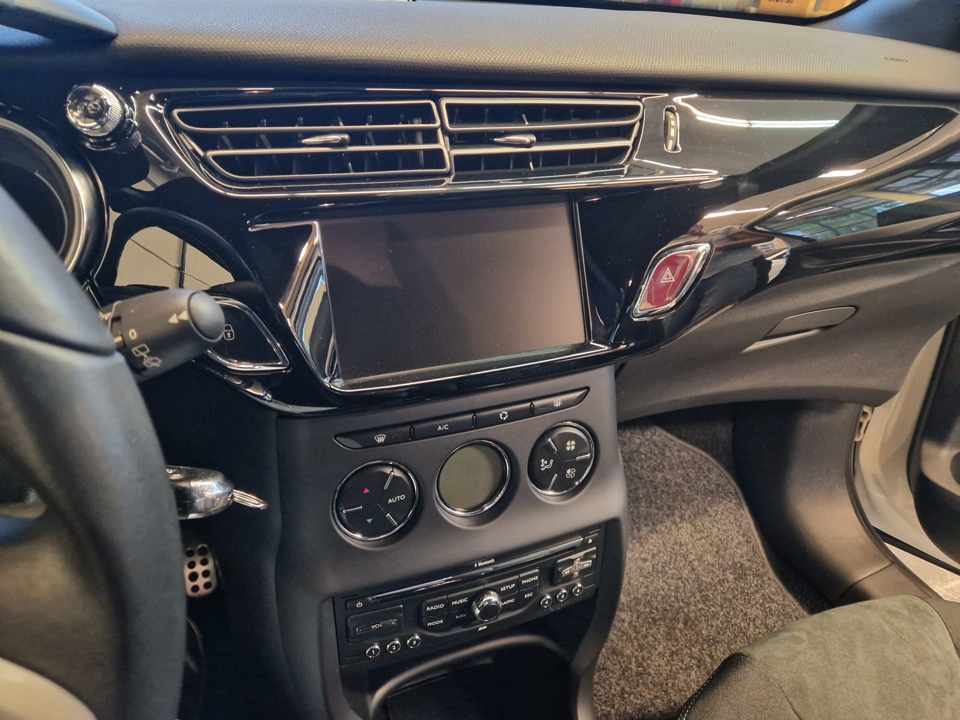 DS AUTOMOBILES 1.4 VTi Chic-image-4