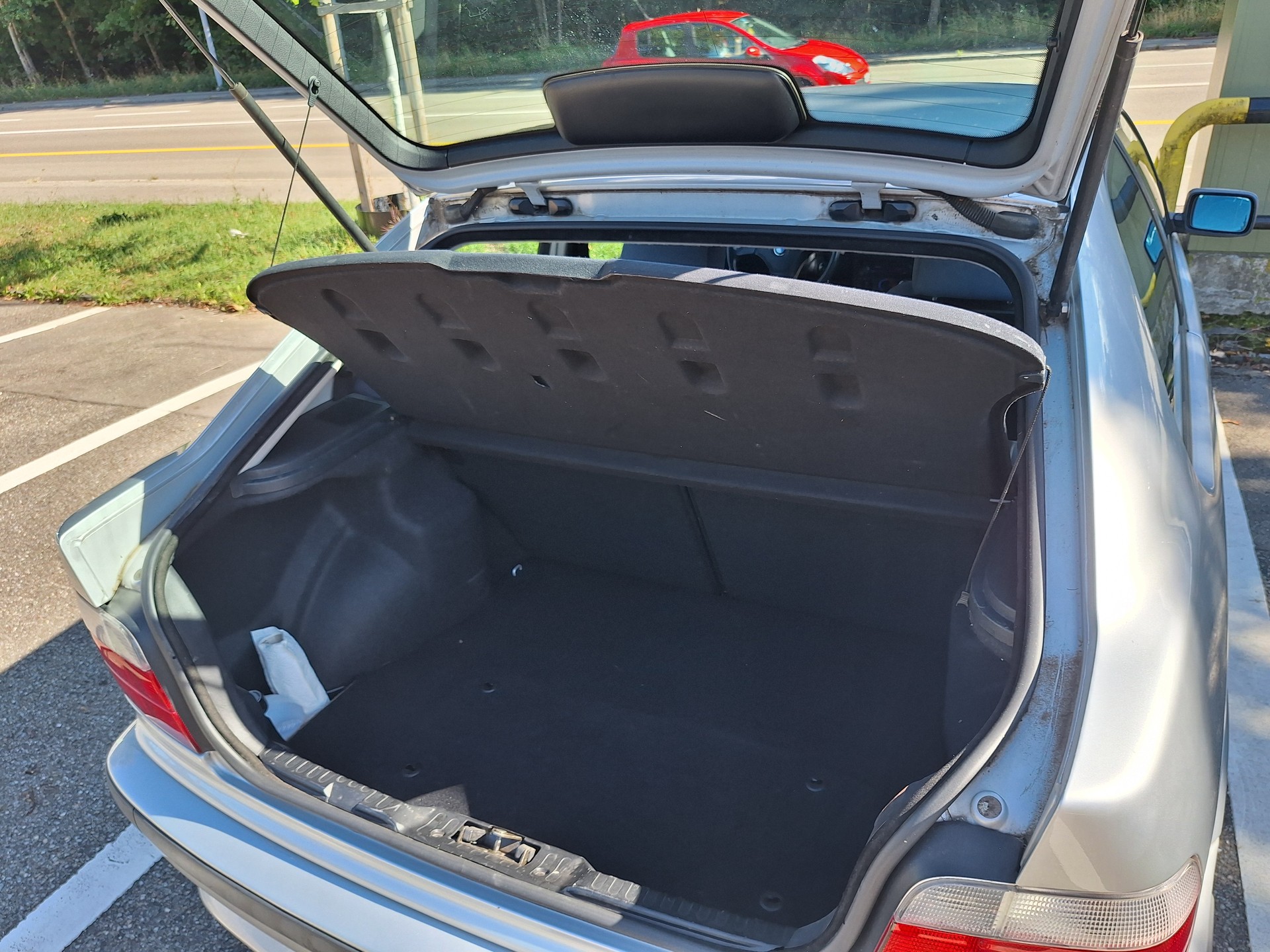 BMW 316i 1.9-image-6