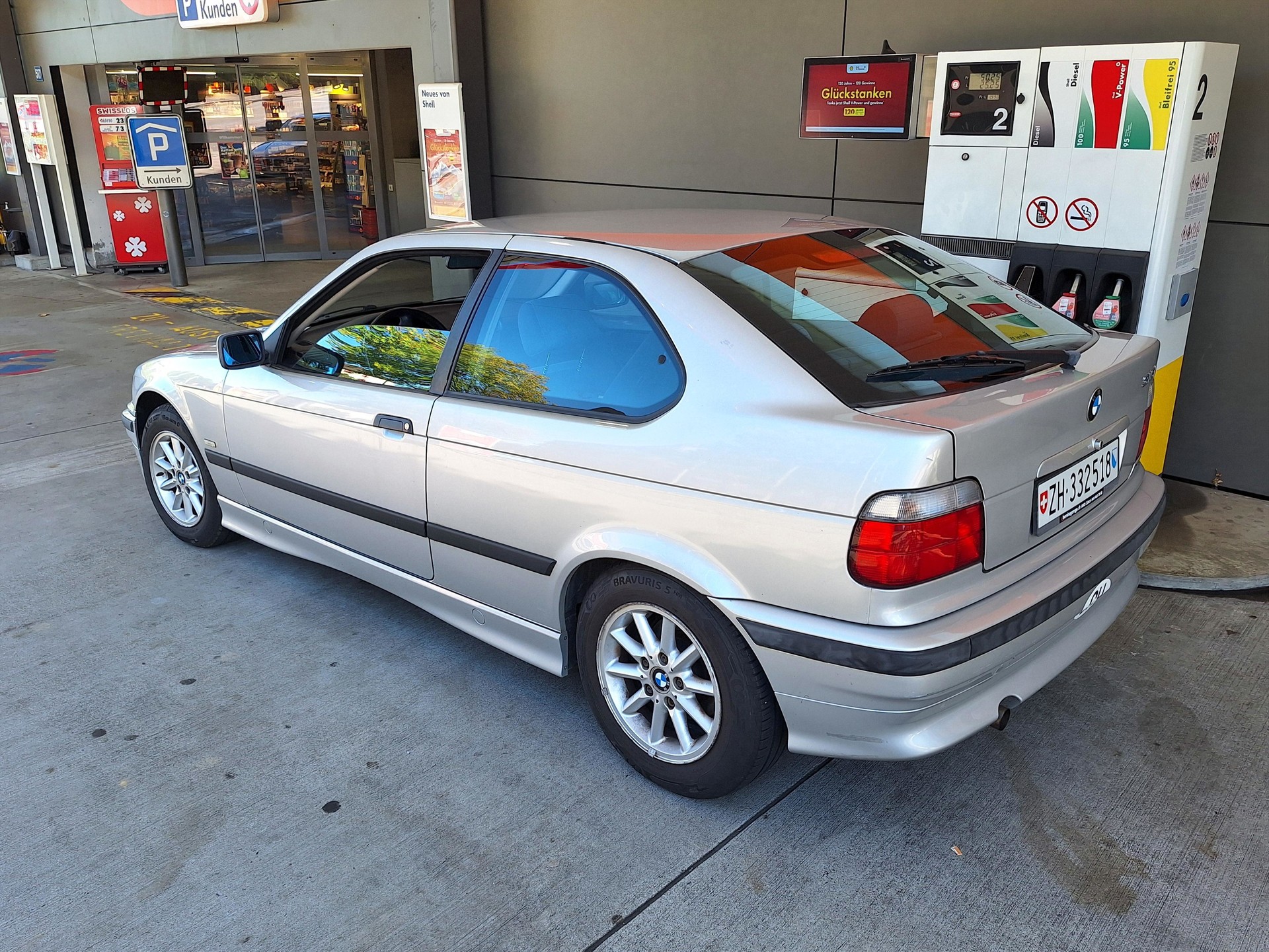 BMW 316i 1.9-image-1