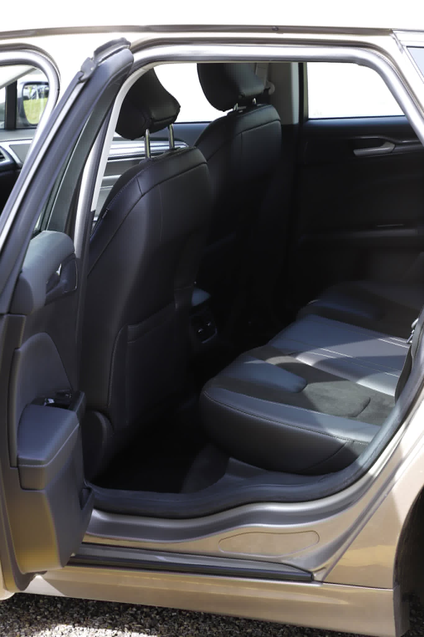 FORD 2.0 HEV 187 Titanium-image-3
