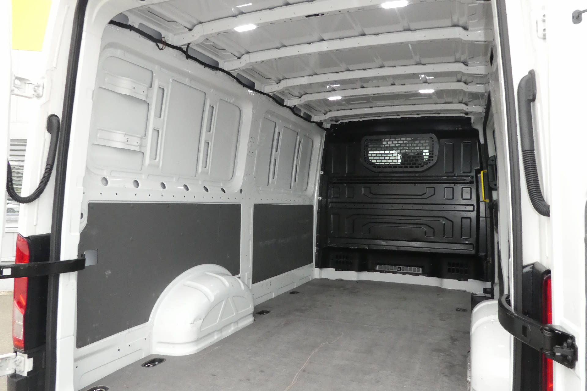 VW Crafter 35 Kaw. 3640 2.0 TDI 140 L3*140PS*Navi*Rückfahrkamera*-image-7