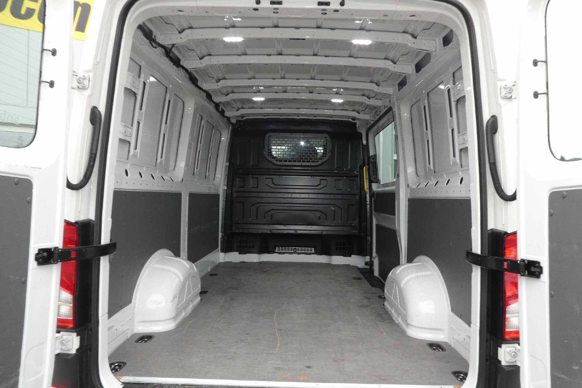 VW Crafter 35 Kaw. 3640 2.0 TDI 140 L3*140PS*Navi*Rückfahrkamera*-image-5
