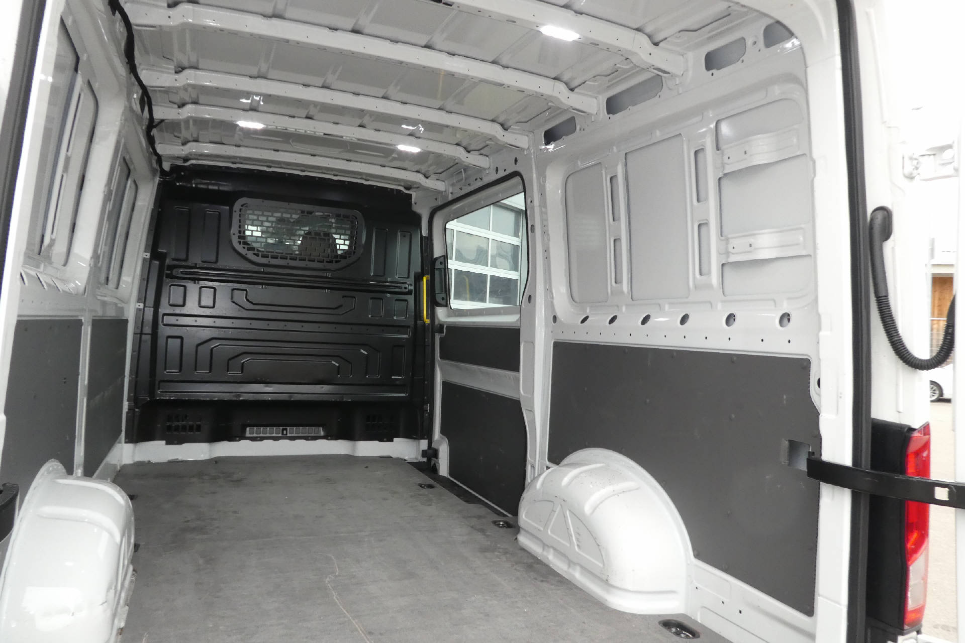 VW Crafter 35 Kaw. 3640 2.0 TDI 140 L3*140PS*Navi*Rückfahrkamera*-image-6