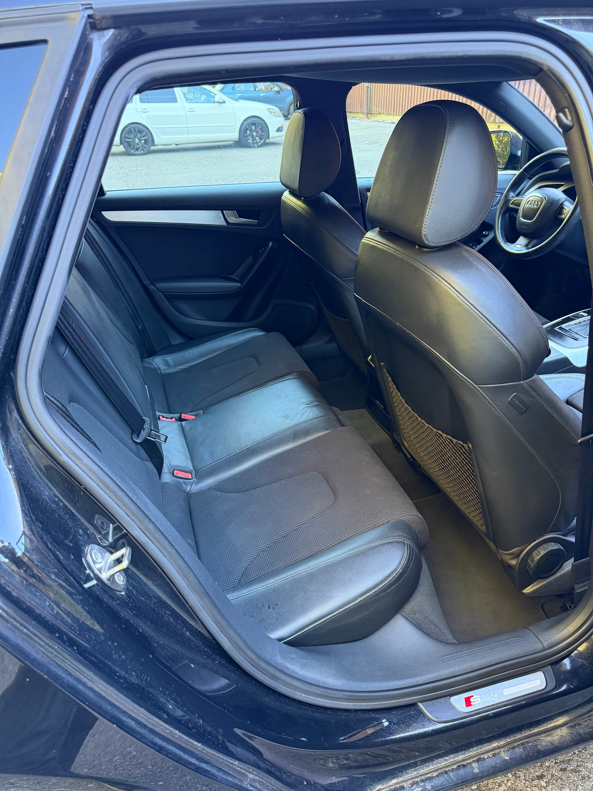 AUDI A4 Avant 2.0 TFSI multitronic-image-5