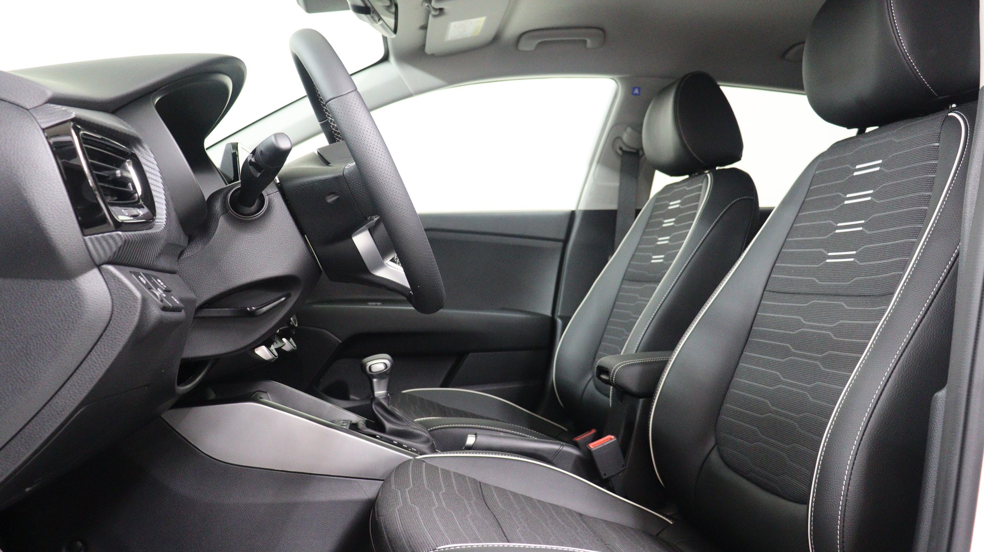 KIA Stonic 1.0 T-GDi MHEV GT-Line-image-2