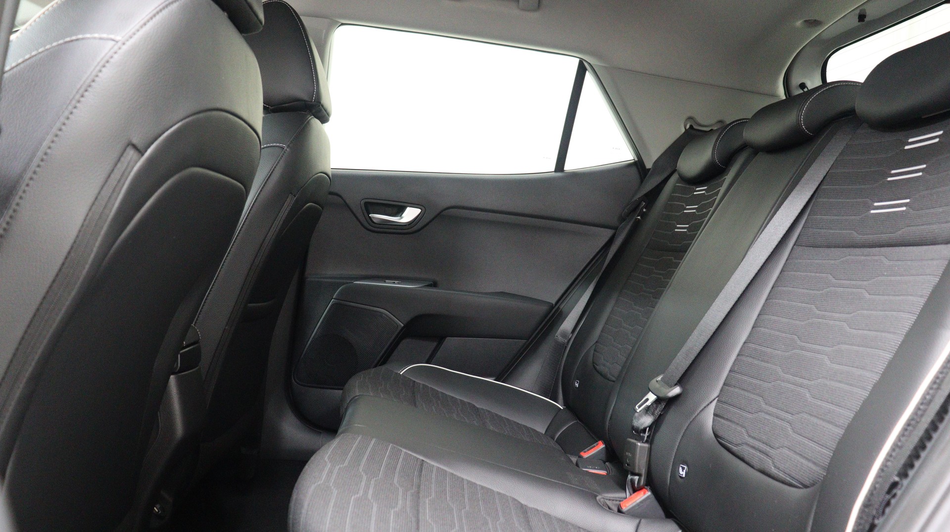 KIA Stonic 1.0 T-GDi MHEV GT-Line-image-3