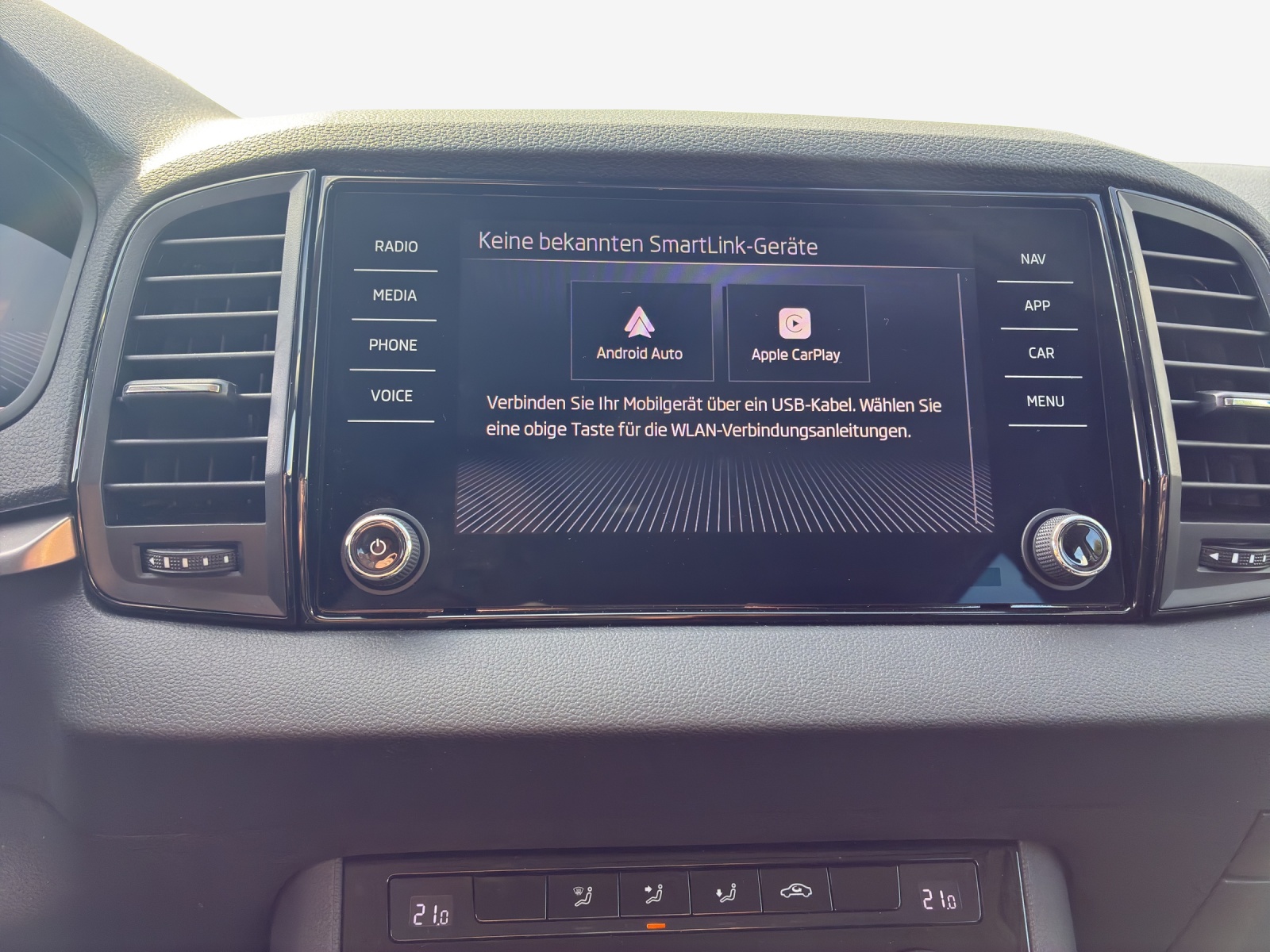 SKODA Karoq 1.5 TSI Selection-image-14