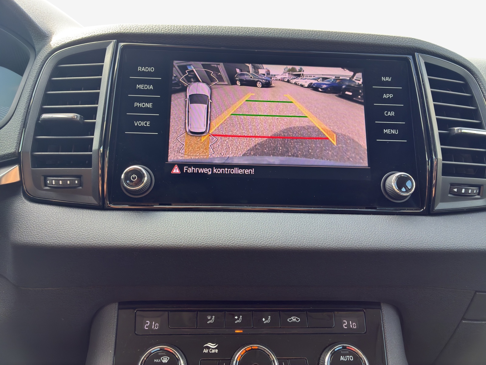 SKODA Karoq 1.5 TSI Selection-image-13