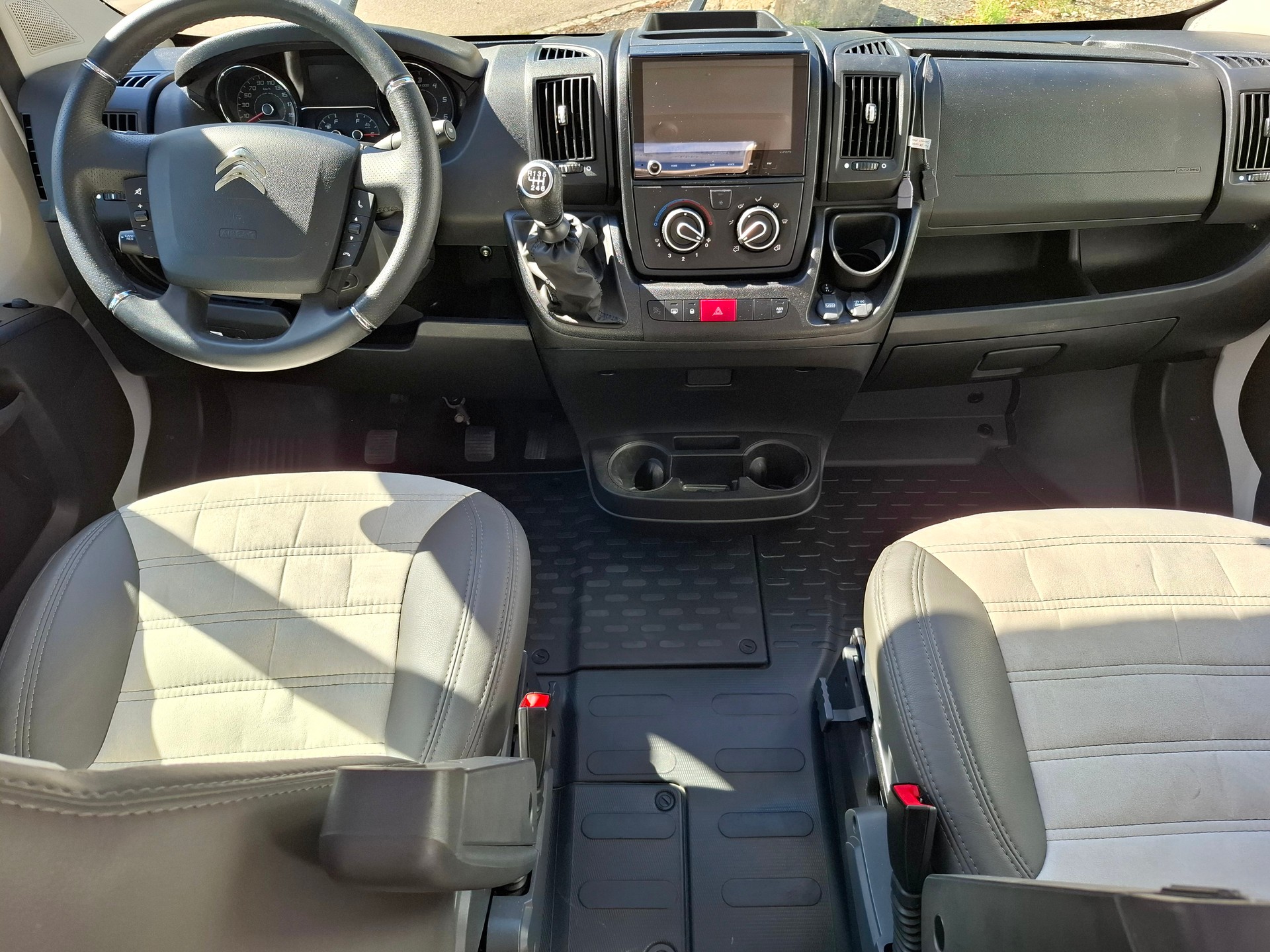 SUNLIGHT V66 Adventure - Einzelbett, Solar, Lithium, Dachventilator-image-7