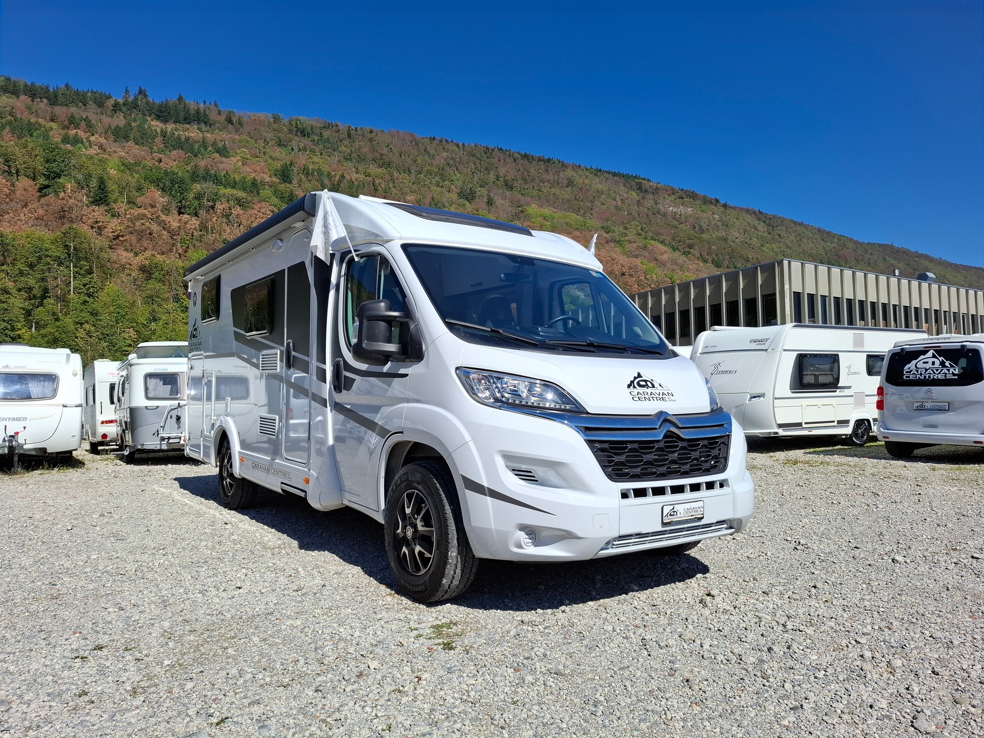 SUNLIGHT V66 Adventure - Einzelbett, Solar, Lithium, Dachventilator