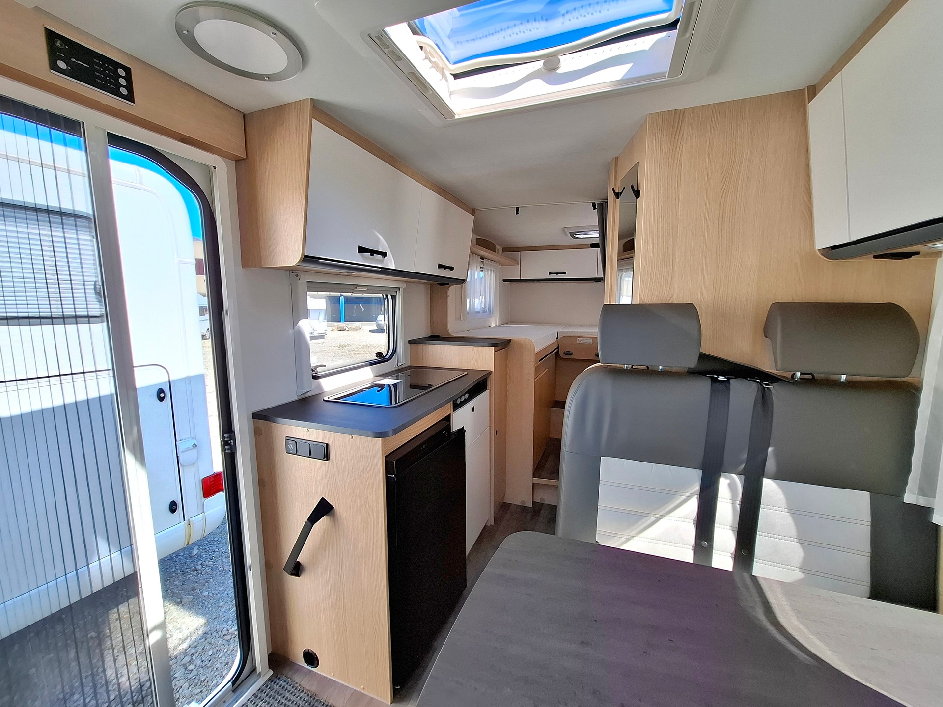 SUNLIGHT V66 Adventure - Einzelbett, Solar, Lithium, Dachventilator-image-10