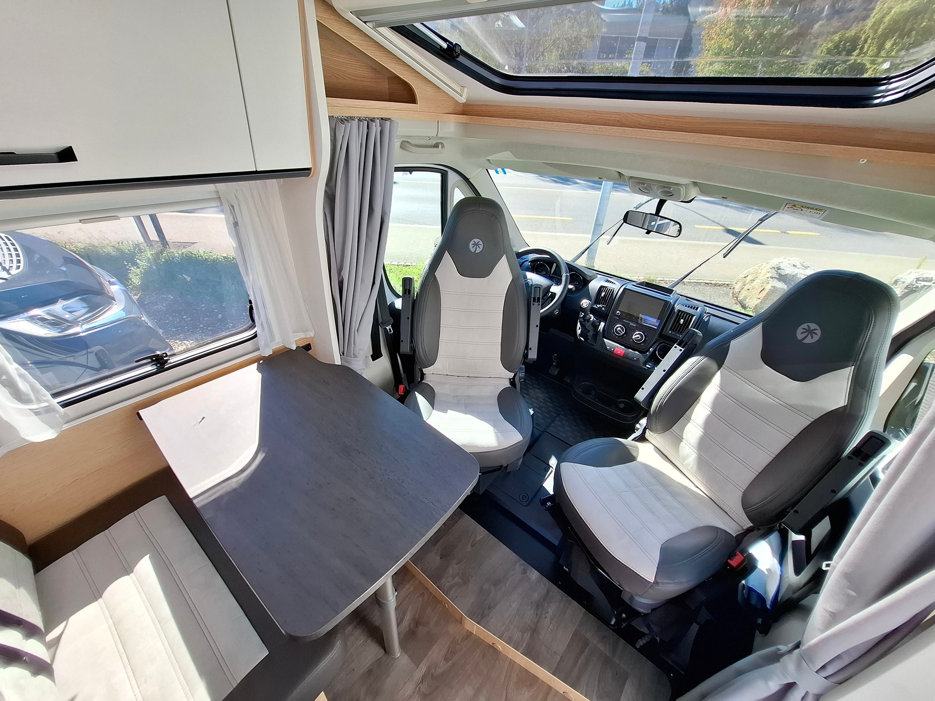 SUNLIGHT V66 Adventure - Einzelbett, Solar, Lithium, Dachventilator-image-8