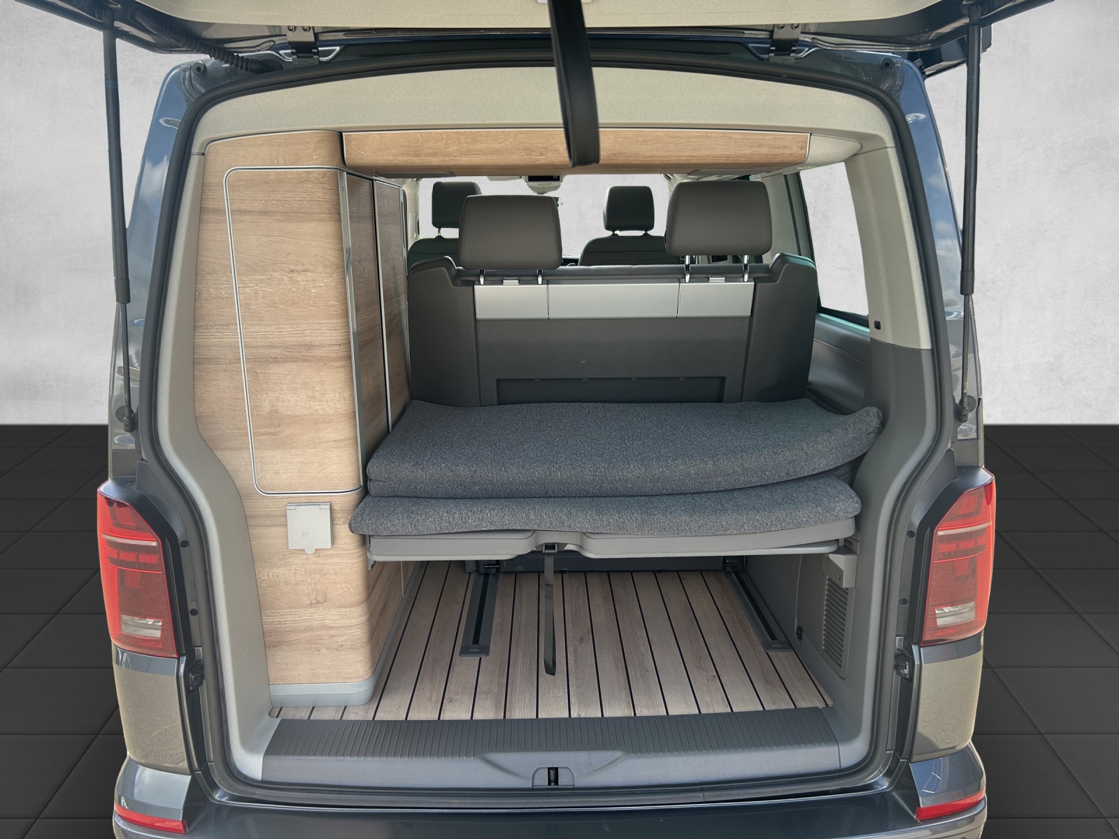 VW T6.1 California 2.0 TDI Ocean Edition Liberty 4Motion DSG-image-9
