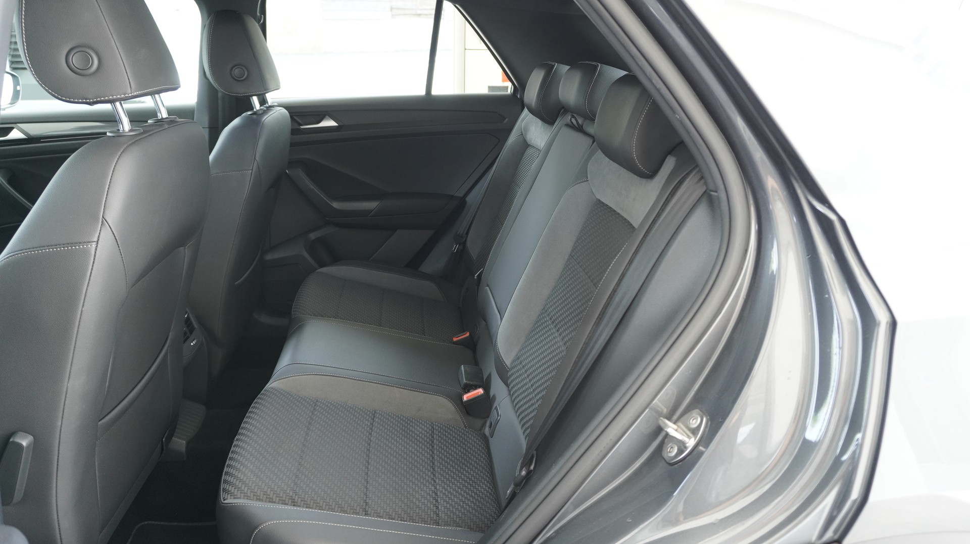 VW T-Roc 2.0 TSI Sport DSG 4Motion-image-4