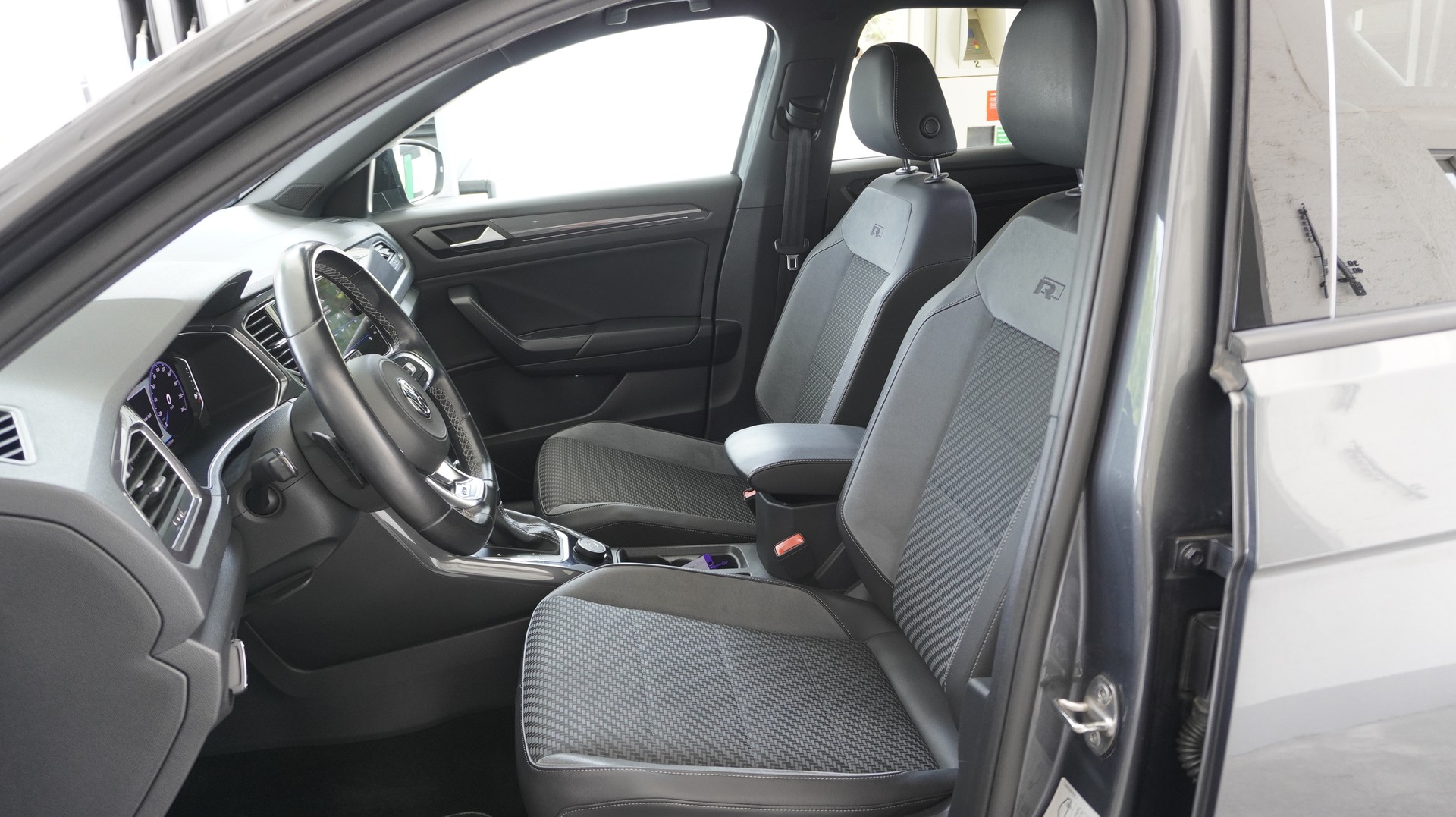 VW T-Roc 2.0 TSI Sport DSG 4Motion-image-3