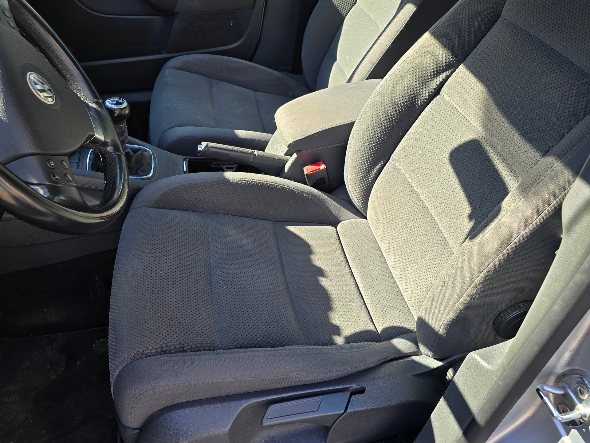 VW Golf 2.0 TDI Comfortline 4Motion-image-8
