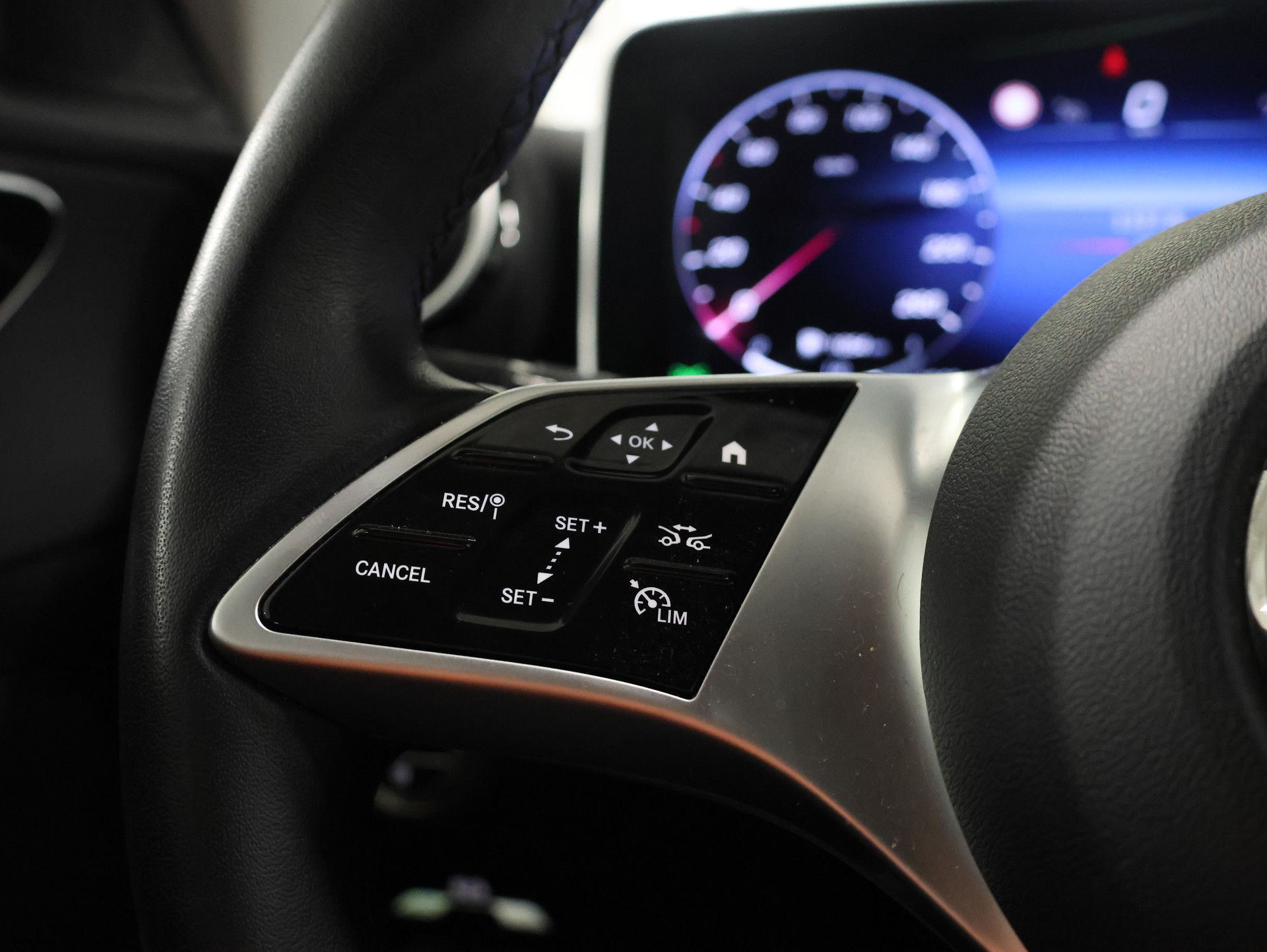 MERCEDES-BENZ C 220 d T Avantgarde *360-KAMERA*-image-17