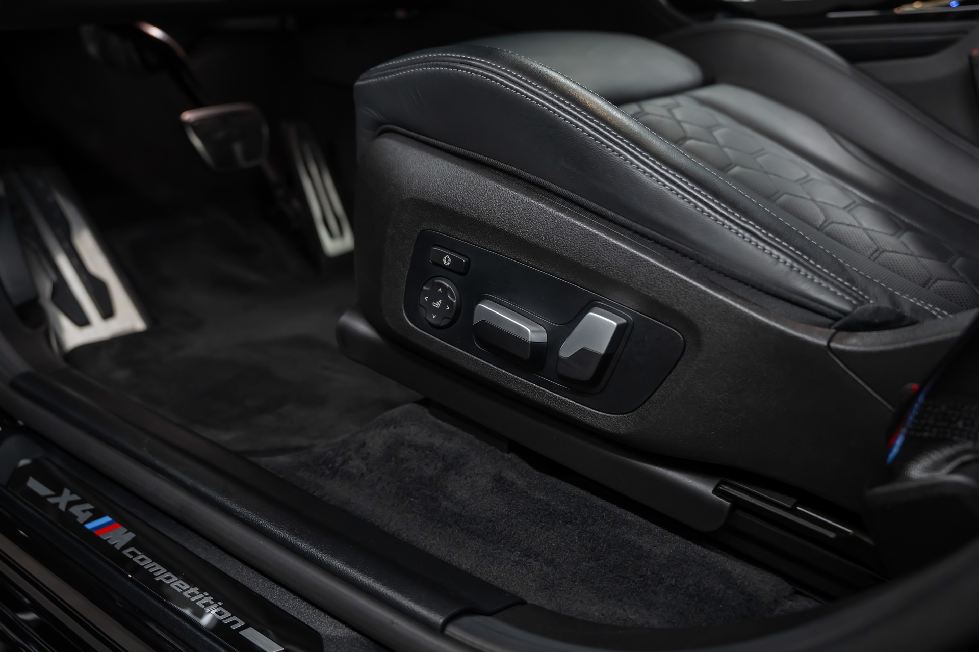 BMW X4M xDrive M Competition Steptronic *Facelift*M-Performance*Carbon*Panorama*-image-24