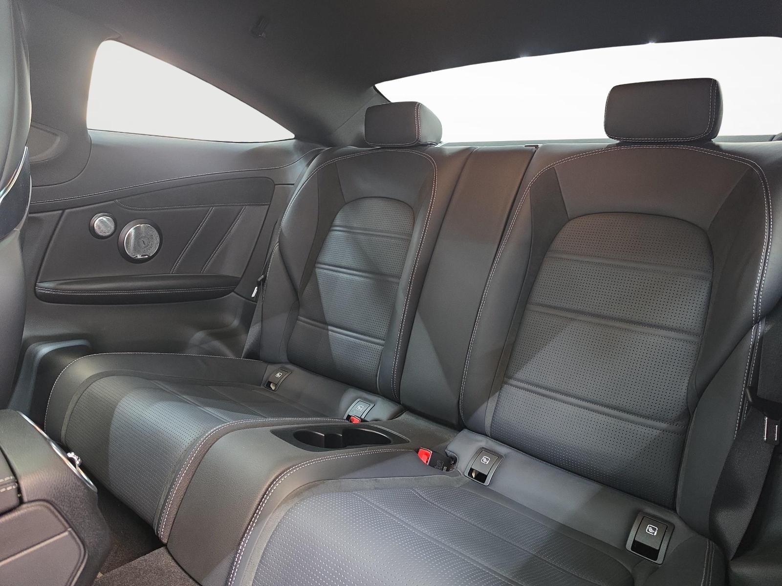 MERCEDES-BENZ C 63 S AMG Coupé-image-12