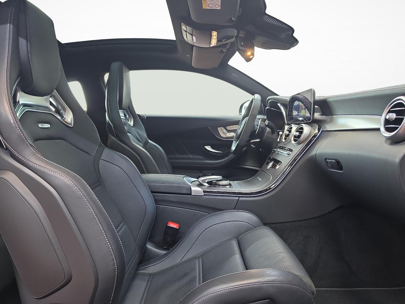 MERCEDES-BENZ C 63 S AMG Coupé-image-11