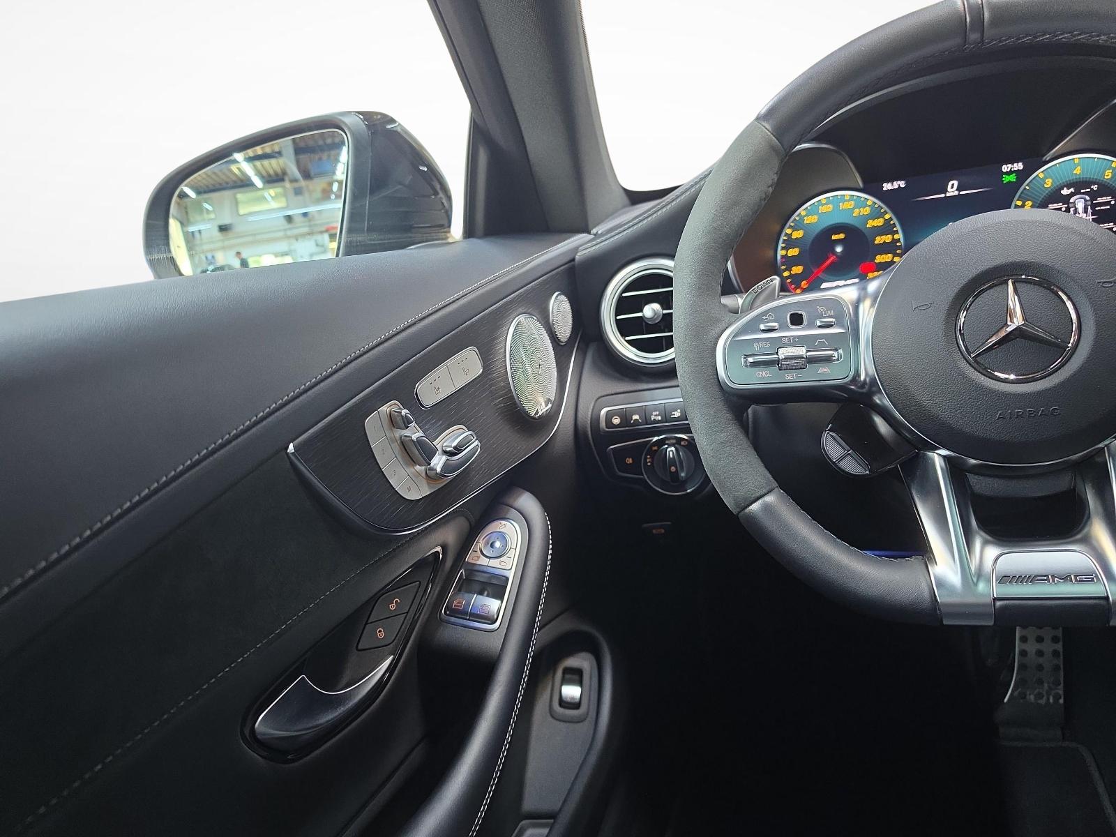 MERCEDES-BENZ C 63 S AMG Coupé-image-7