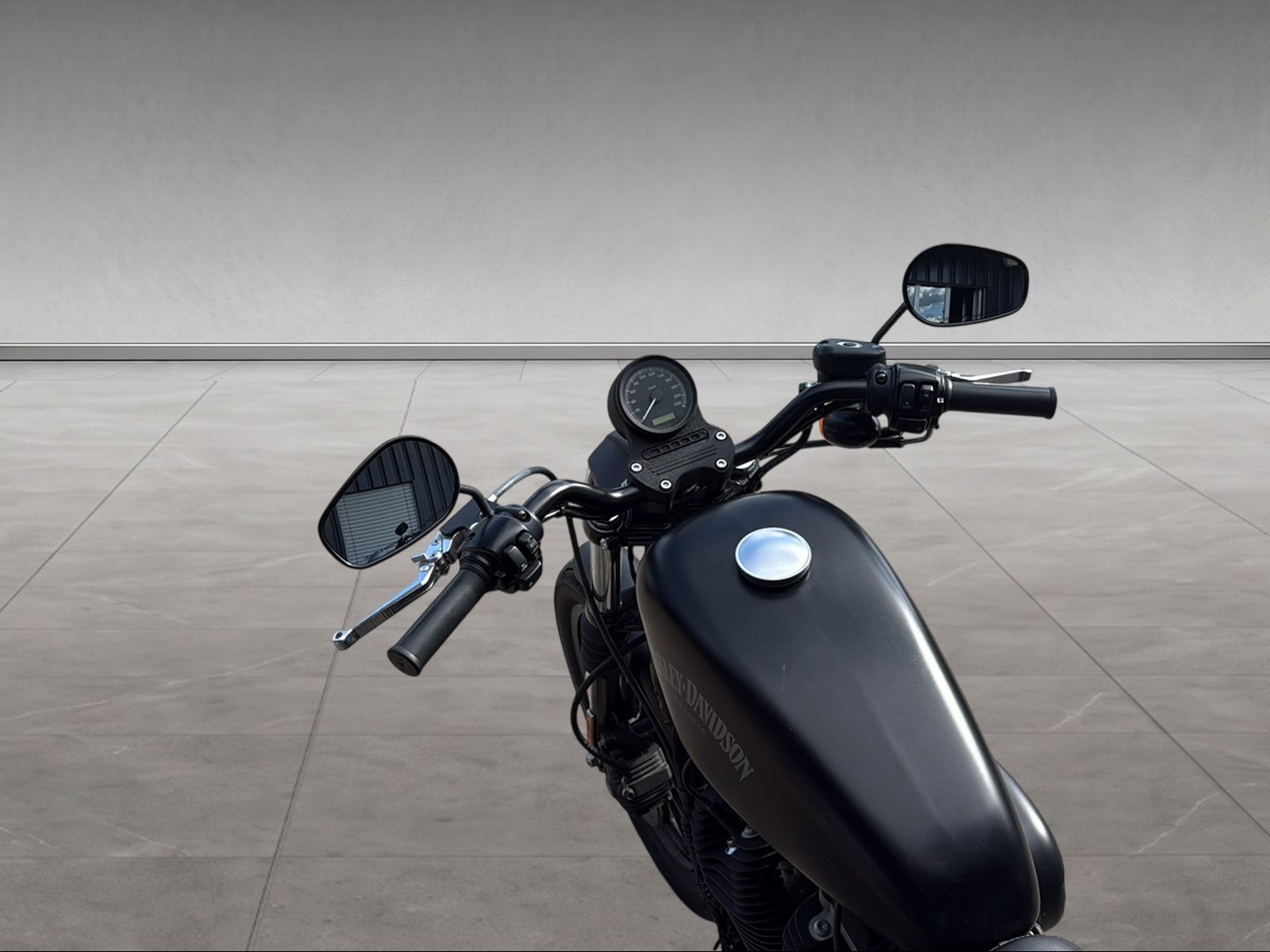 HARLEY-DAVIDSON XL 883 N Sportster Iron-showroom-element-3