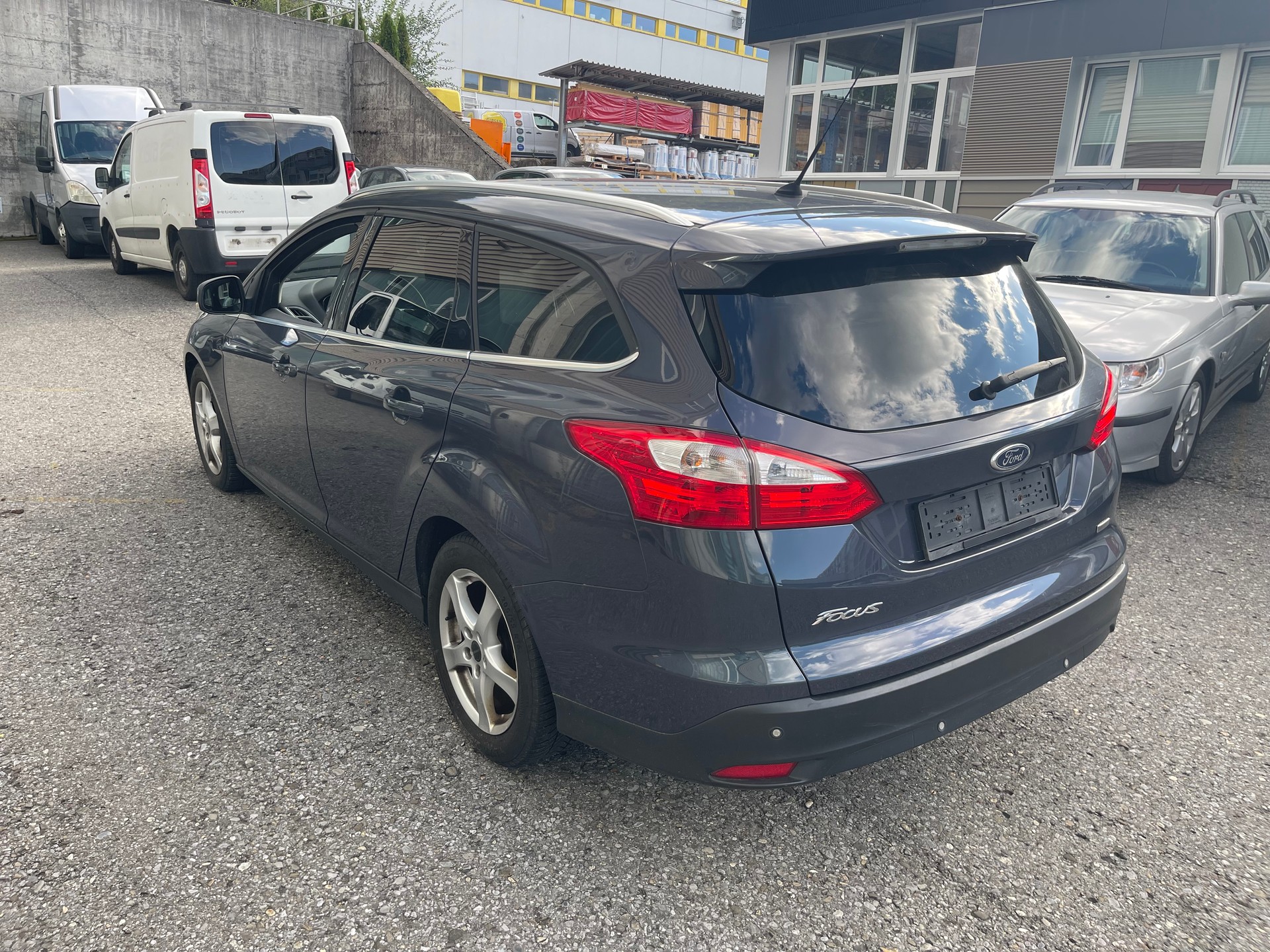 FORD Focus 1.0 SCTi Titanium-image-1