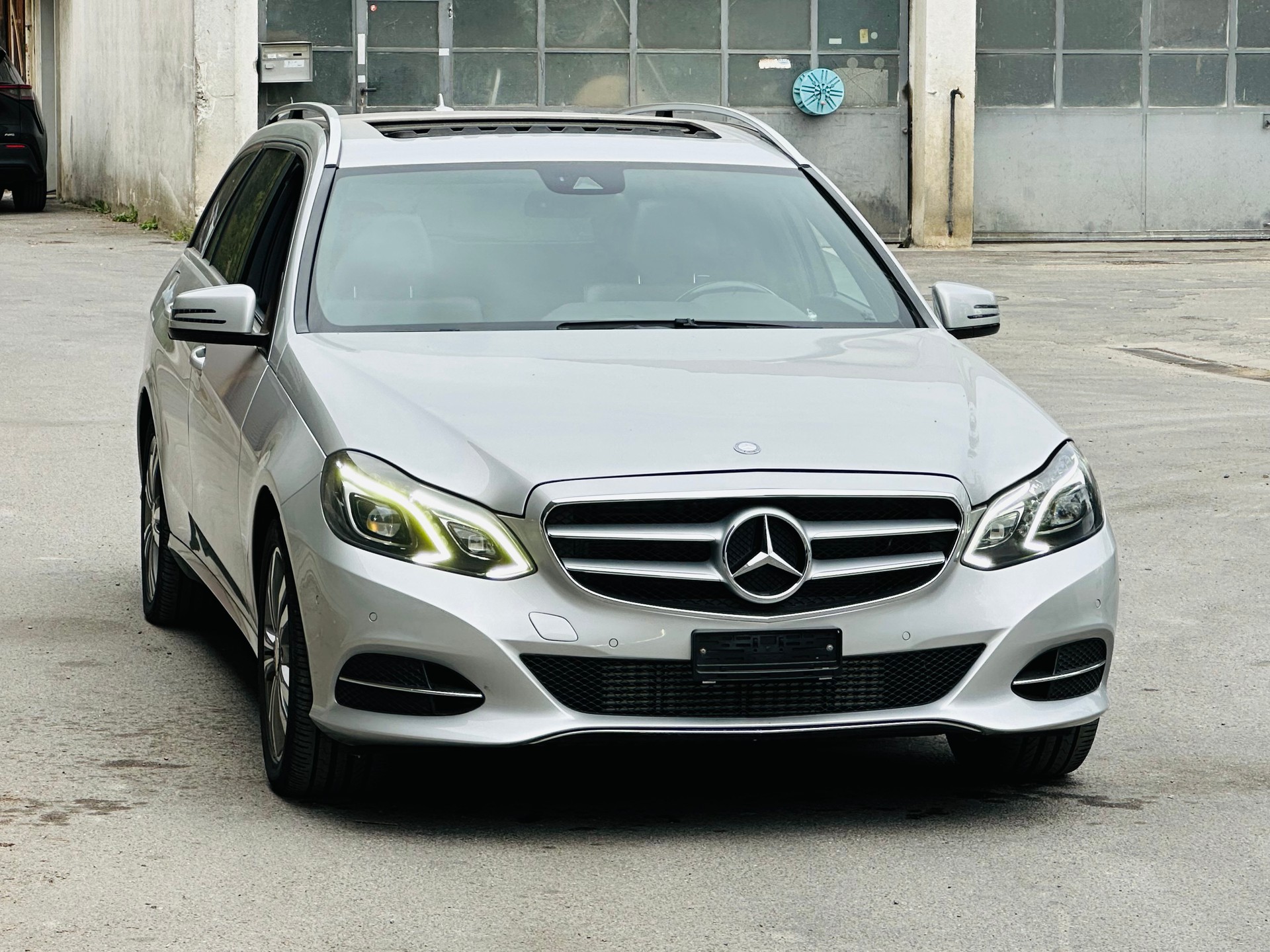 MERCEDES-BENZ E 220 CDI 7G-Tronic-image-4