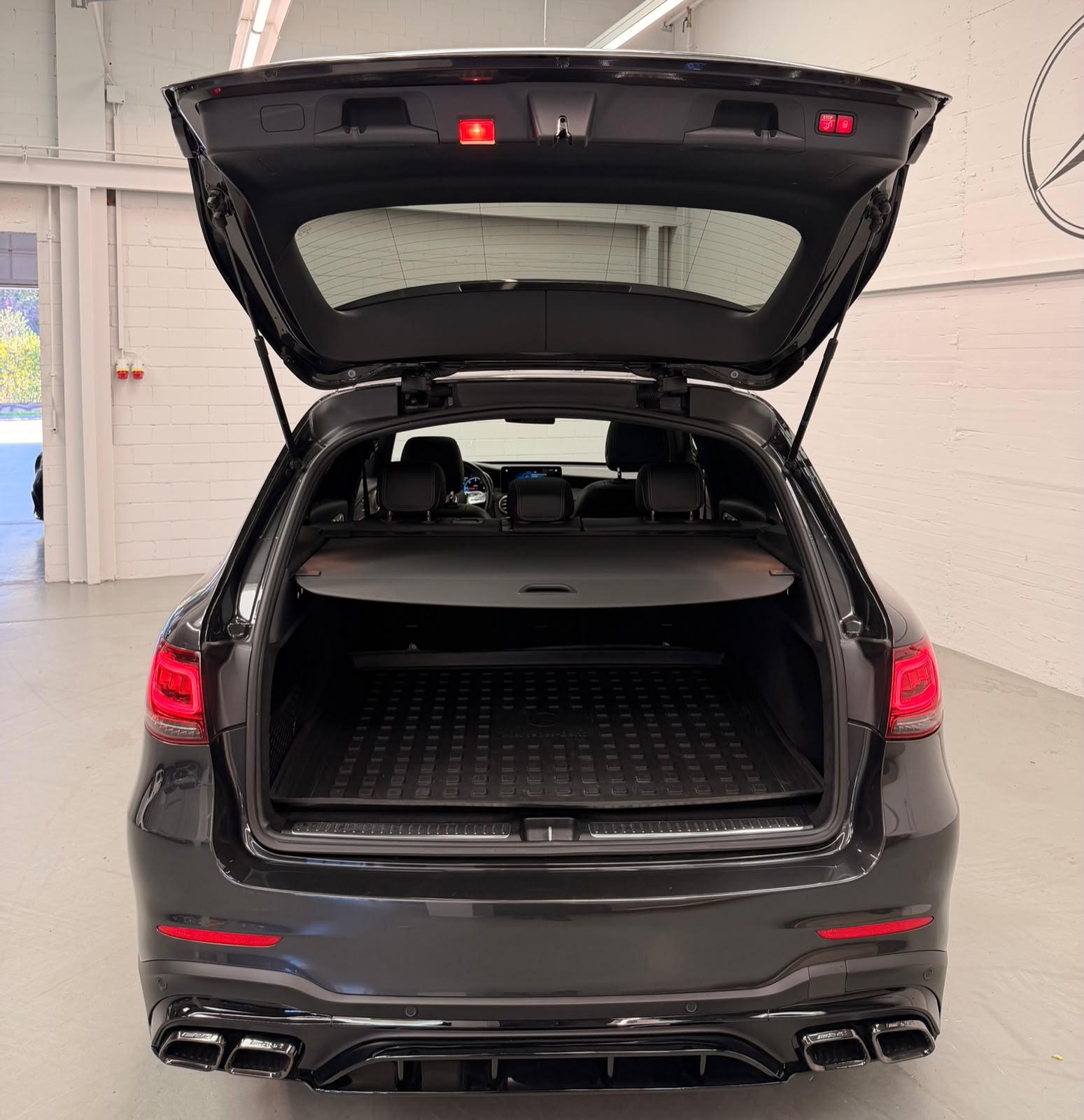 MERCEDES-BENZ GLC 300d (GLC63S Optik) Limited Grey&Black Performance 4Matic 9G-Tronic-image-9
