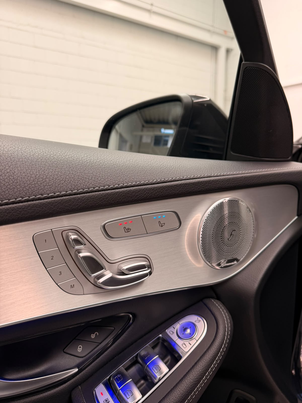 MERCEDES-BENZ GLC 300d (GLC63S Optik) Limited Grey&Black Performance 4Matic 9G-Tronic-image-14