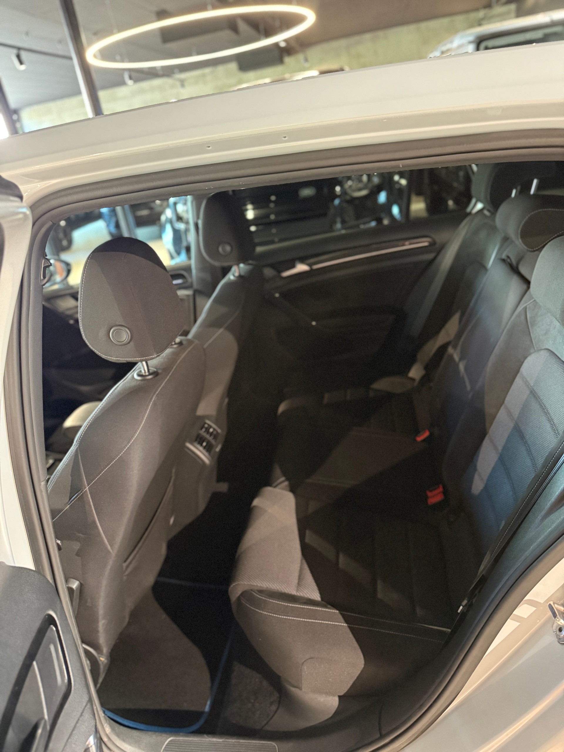 VW Golf 2.0 TSI R 4Motion DSG-image-7
