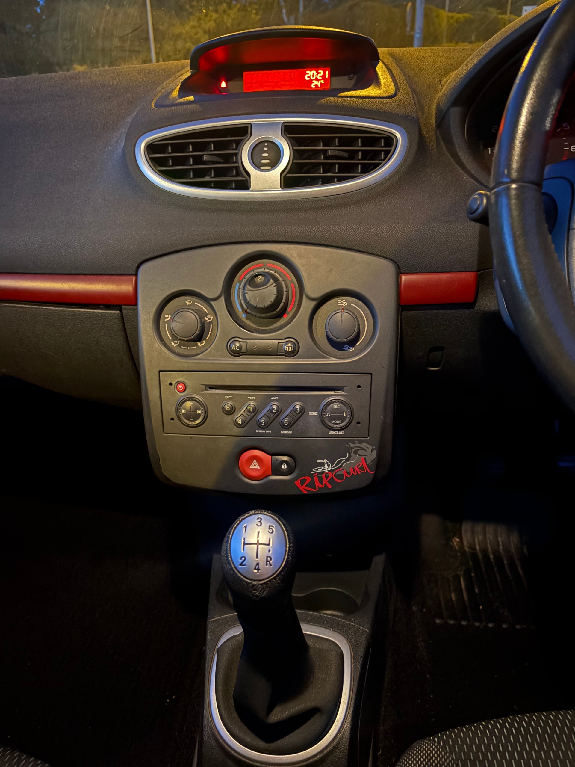 RENAULT Clio 1.2 16V Rip Curl-image-8