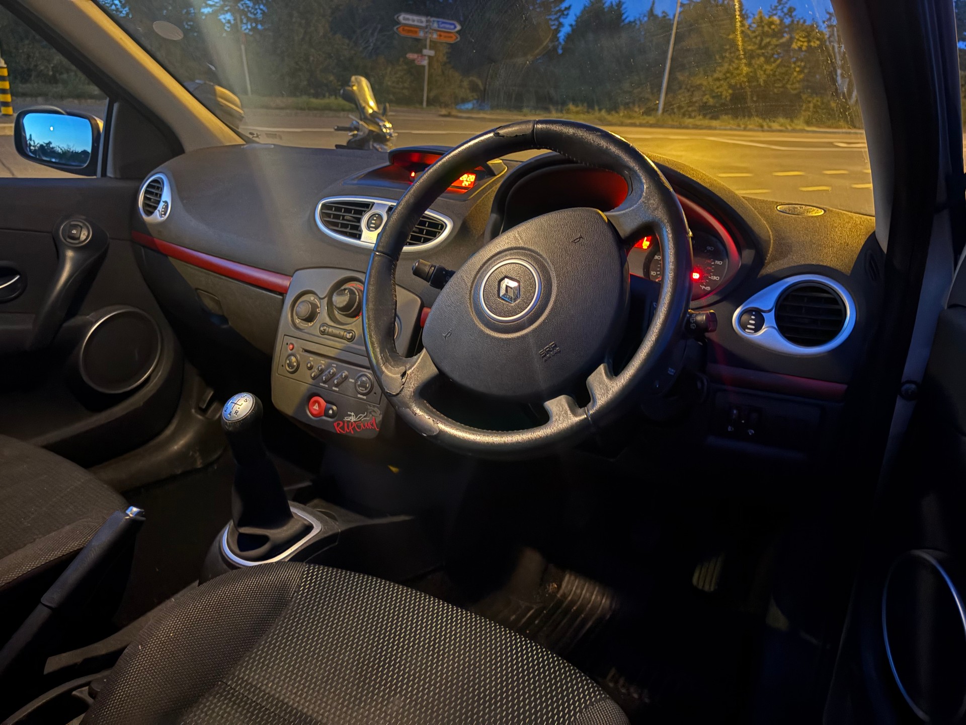 RENAULT Clio 1.2 16V Rip Curl-image-6