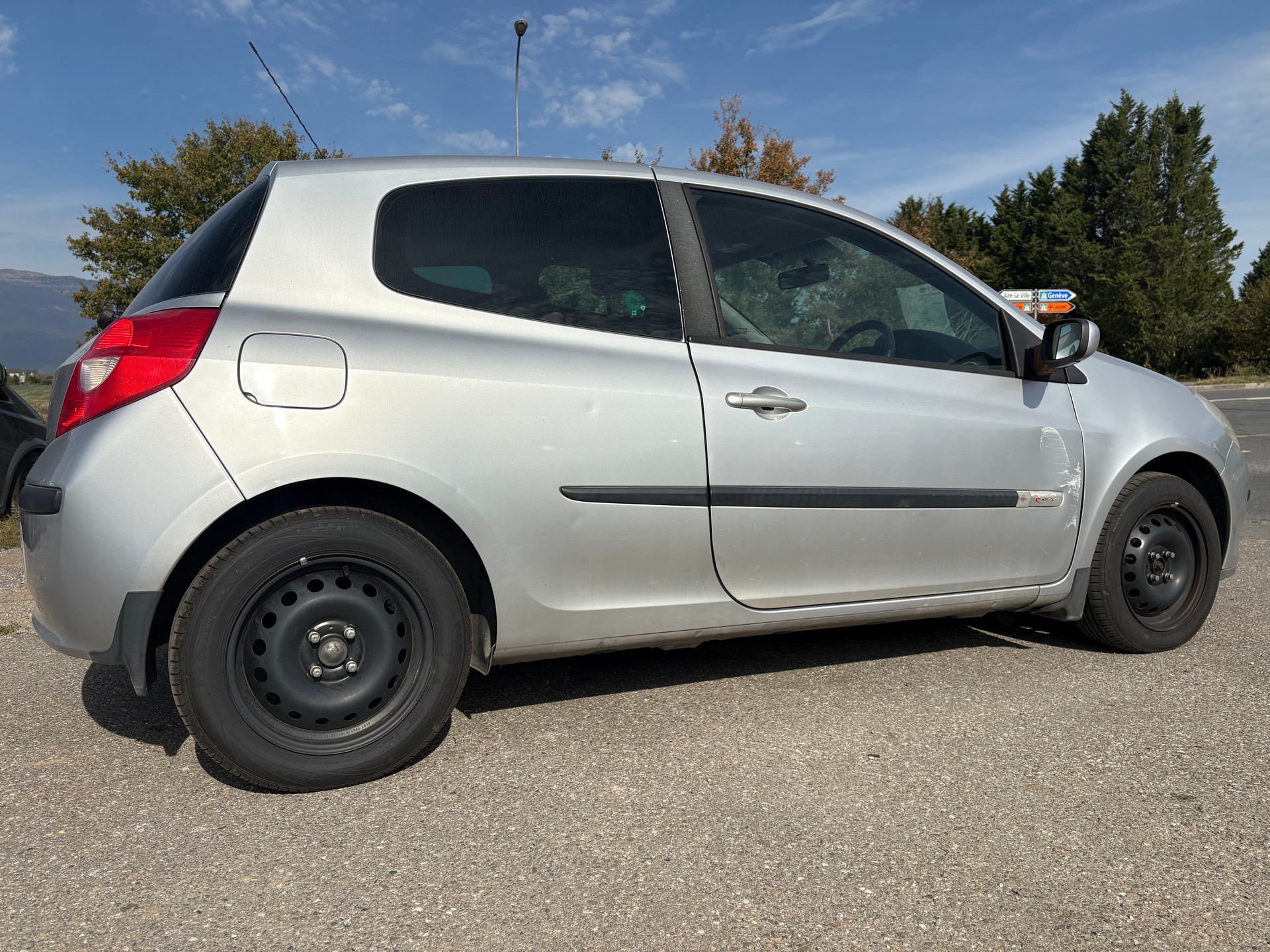 RENAULT Clio 1.2 16V Rip Curl-image-5