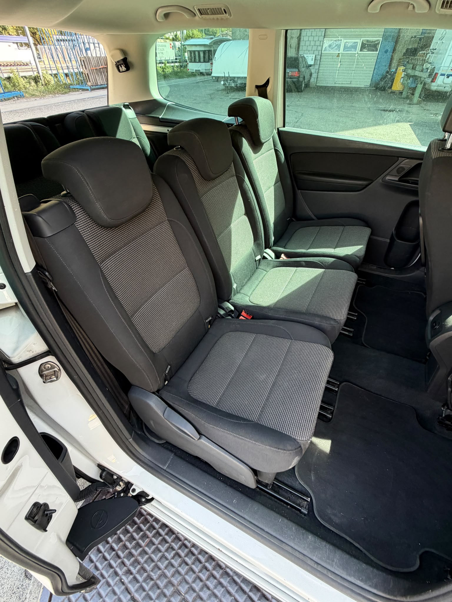 VW Sharan 2.0 TDI BMT 65th Edition DSG-image-5