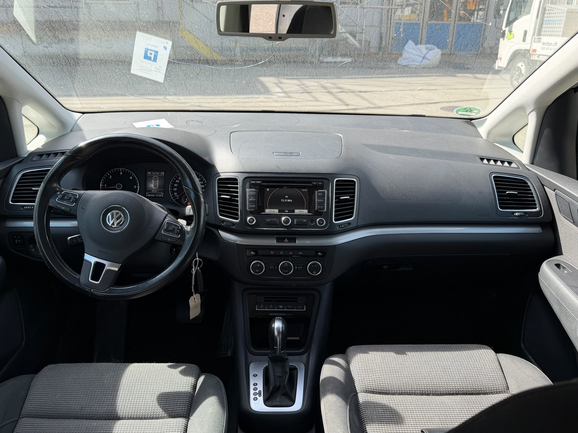VW Sharan 2.0 TDI BMT 65th Edition DSG-image-4