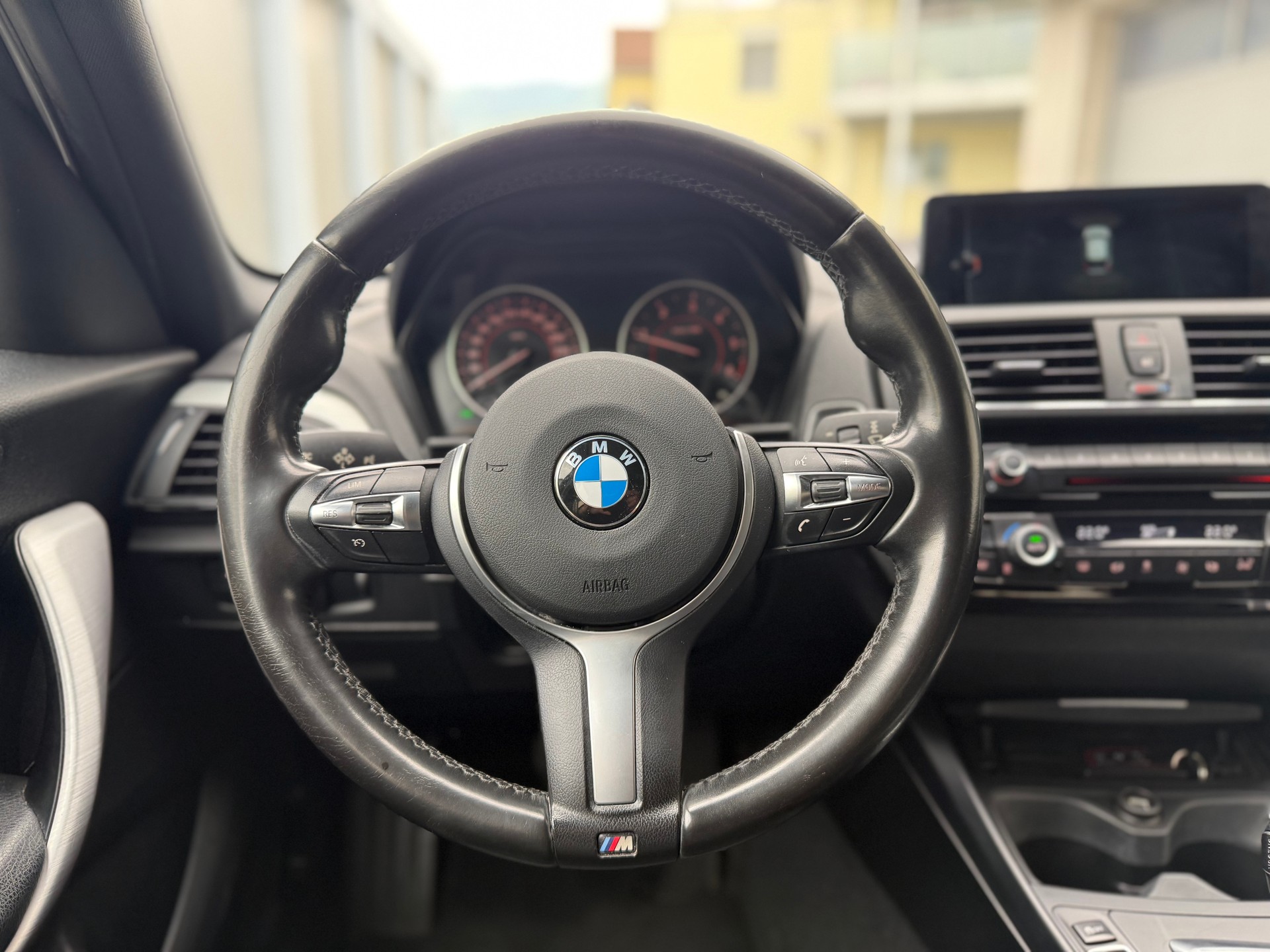 BMW 120d xDrive Sport Line Steptronic-image-12