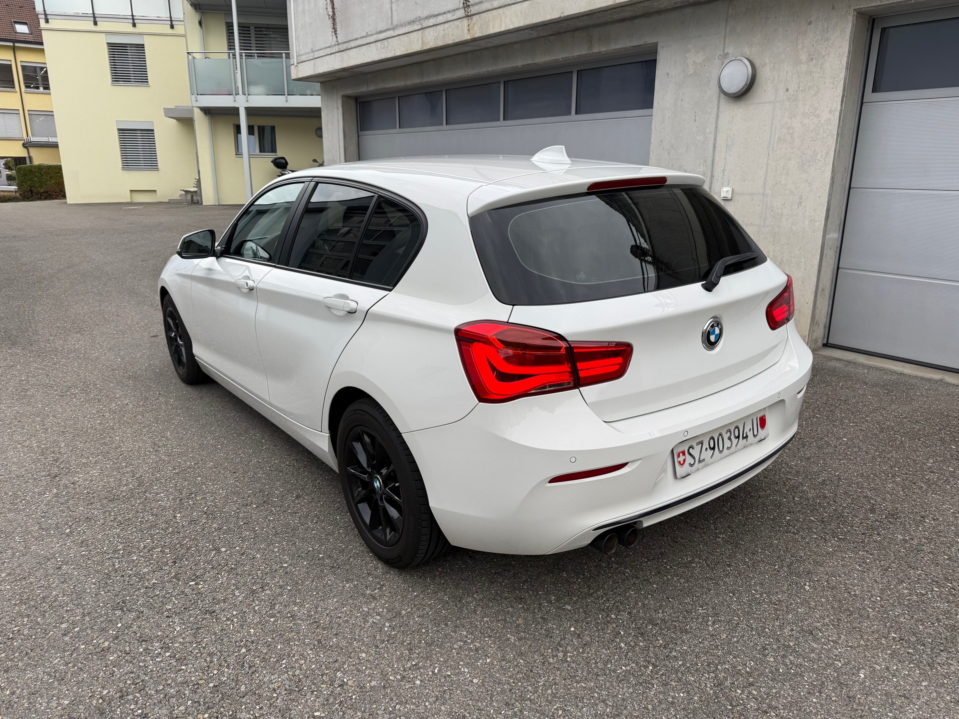 BMW 120d xDrive Sport Line Steptronic-image-5