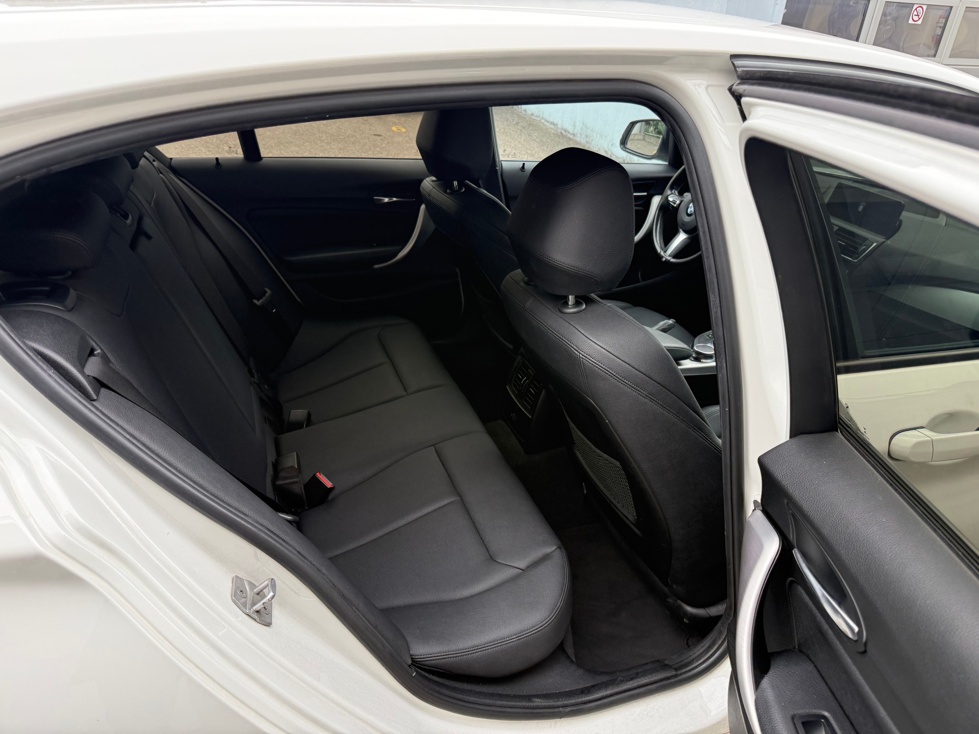 BMW 120d xDrive Sport Line Steptronic-image-24