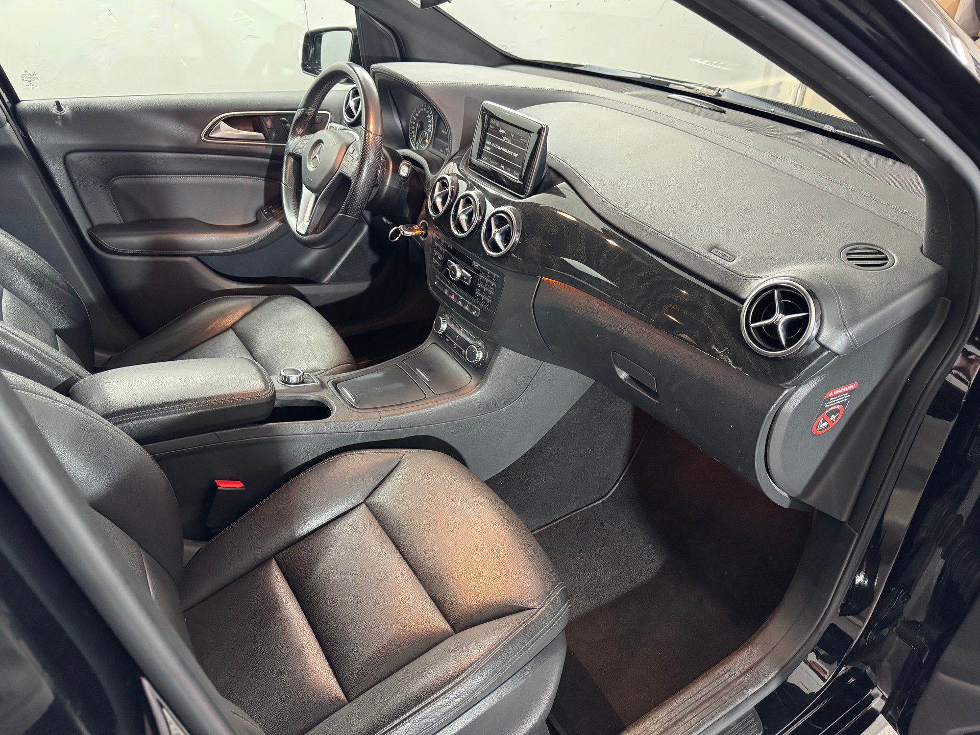 MERCEDES-BENZ B 180 7G-DCT-image-10