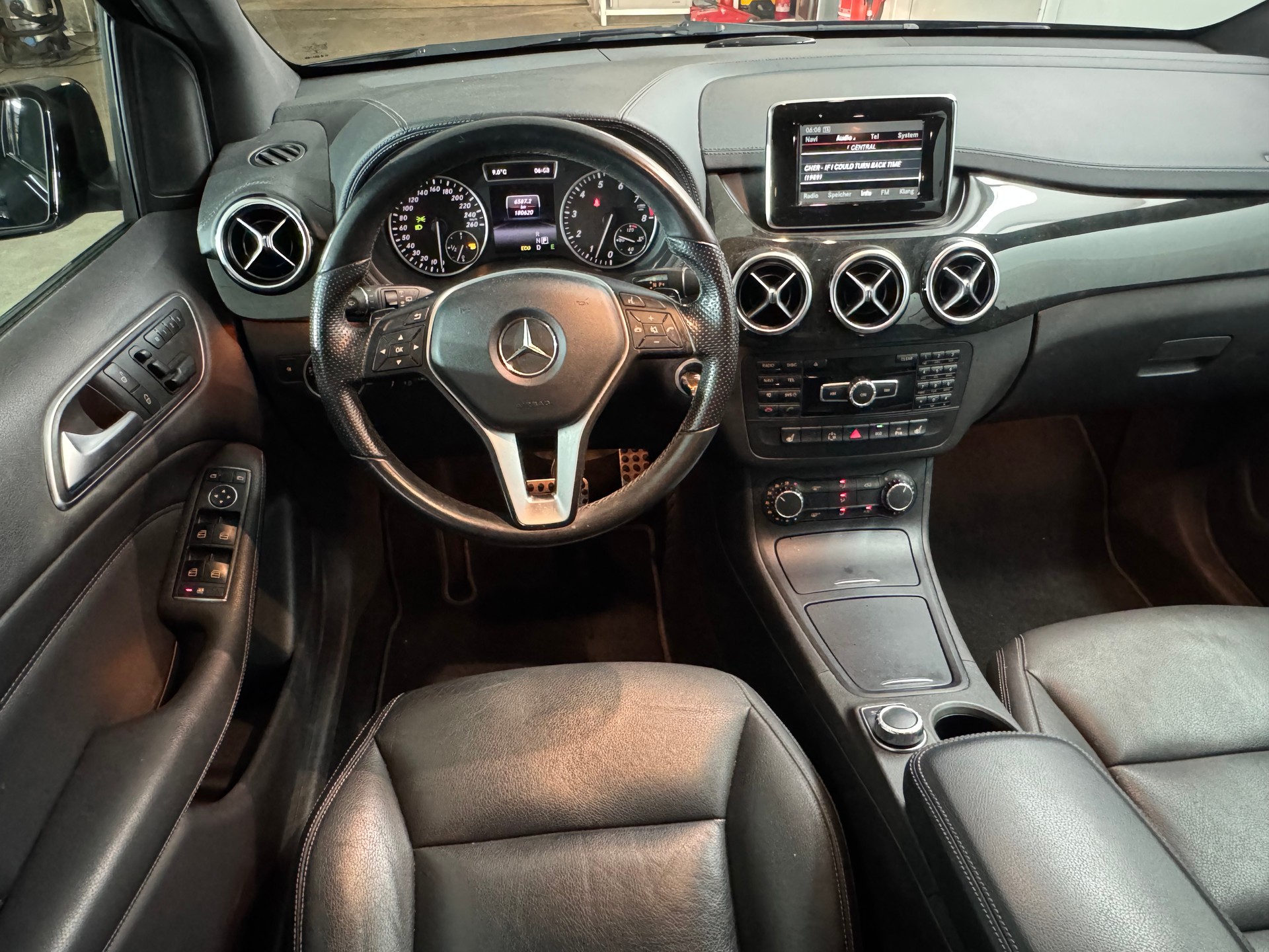 MERCEDES-BENZ B 180 7G-DCT-image-8