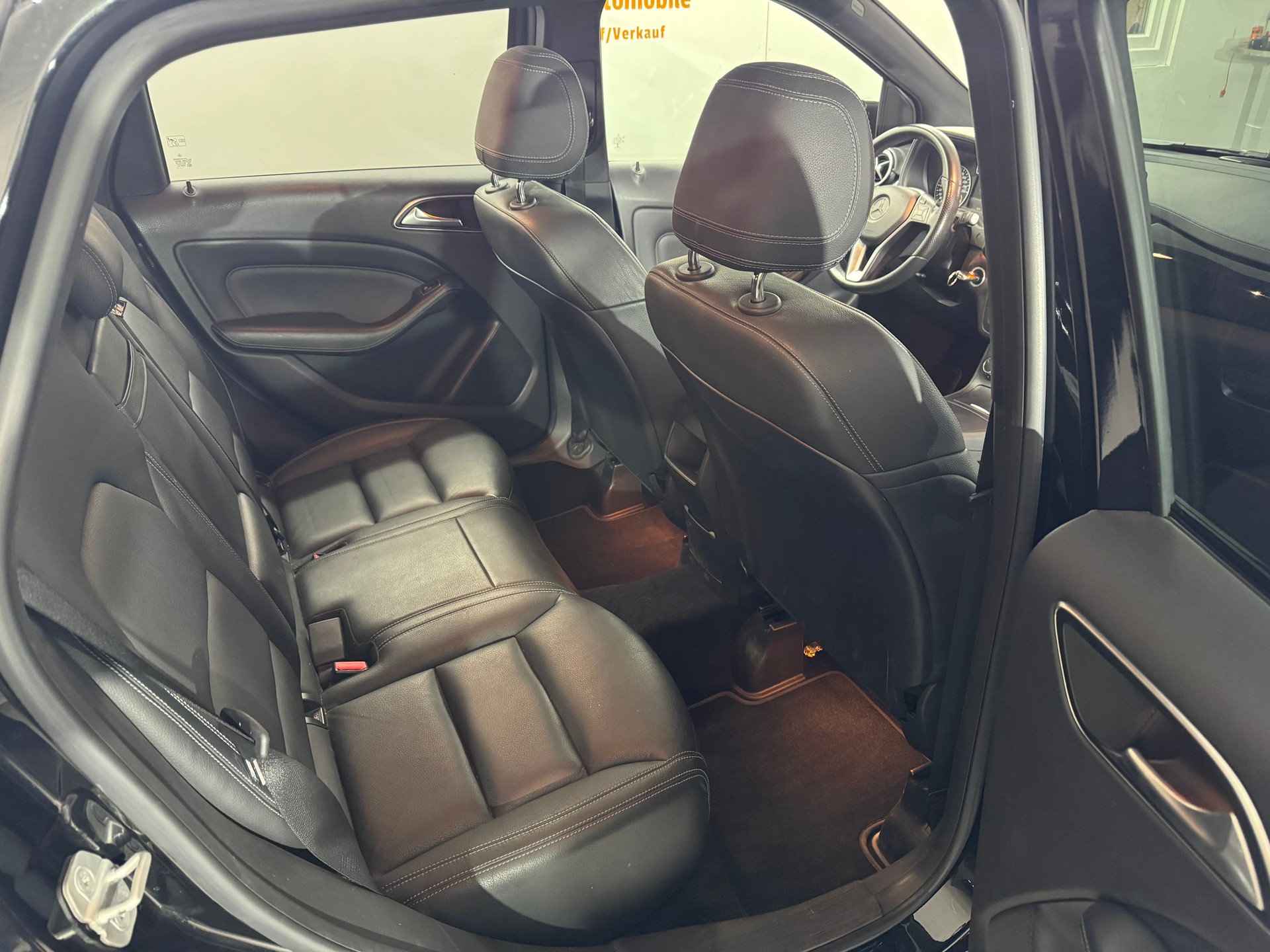 MERCEDES-BENZ B 180 7G-DCT-image-12