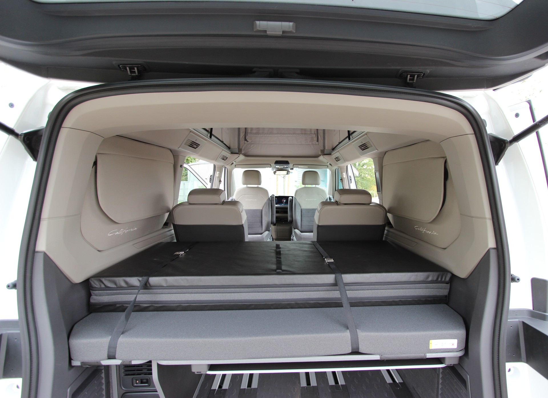 VW California eHybrid Beach Tour Liberty 4Motion 245PS-image-9