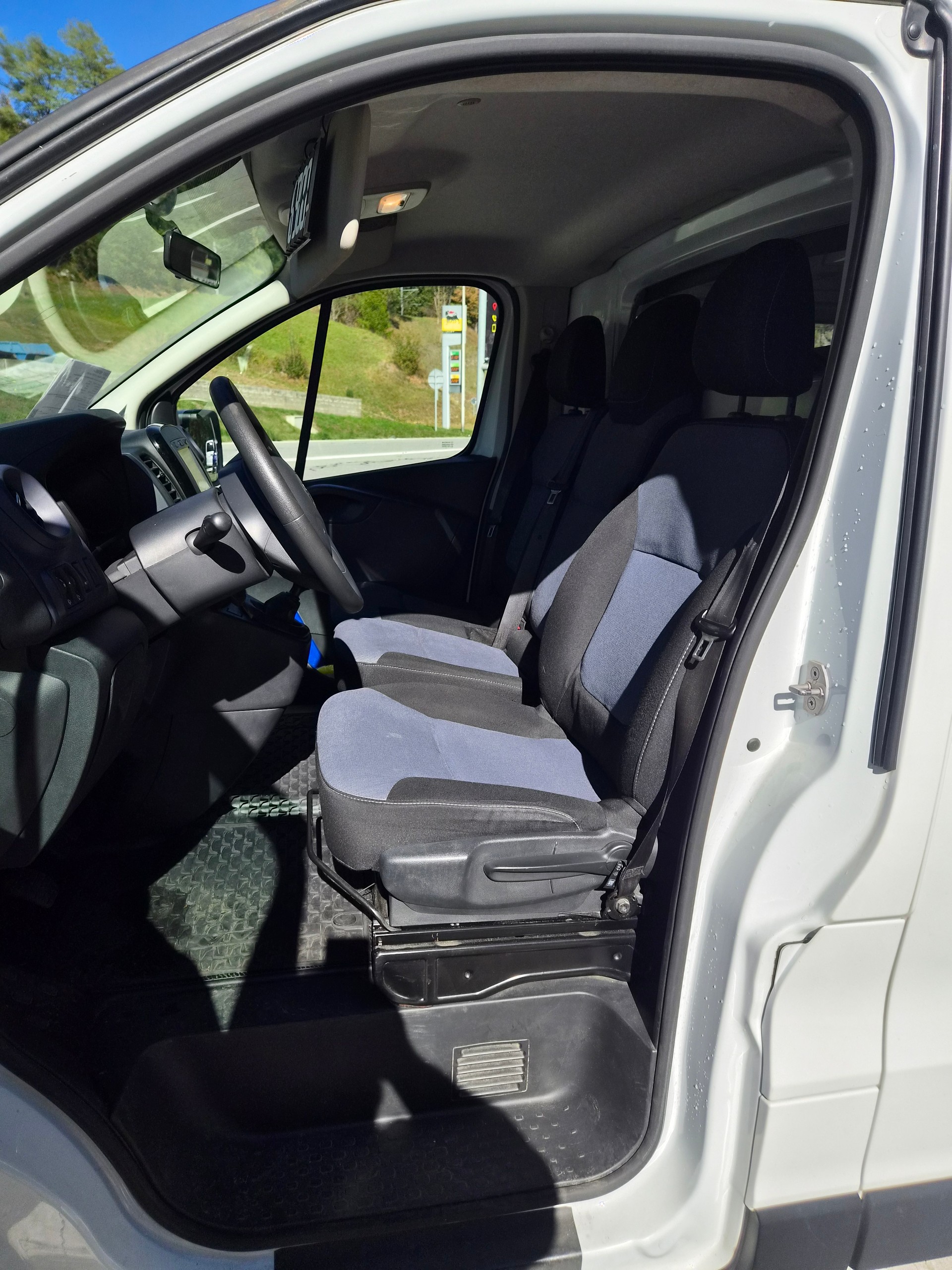 OPEL Vivaro 1.6 CDTI 2.7t L1H1-image-9