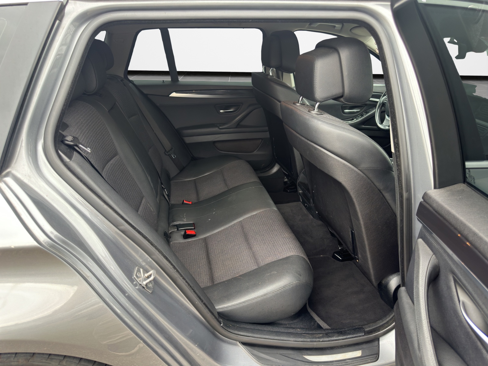 BMW 520d Touring Steptronic-image-12