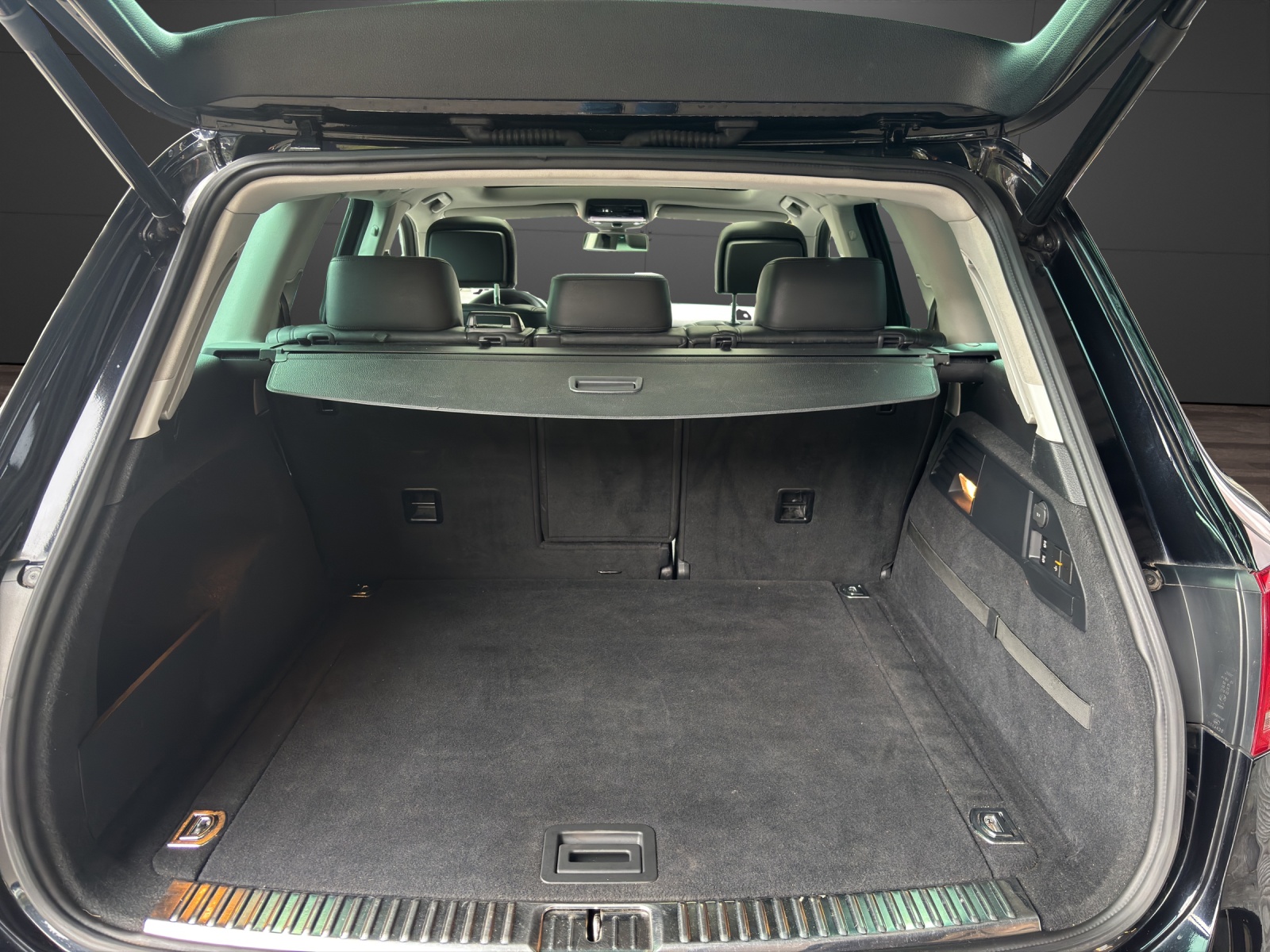 VW Touareg 3.0 TDI BMT Edition X Tiptronic-image-12