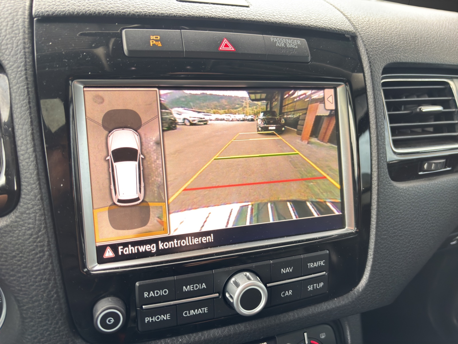 VW Touareg 3.0 TDI BMT Edition X Tiptronic-image-8