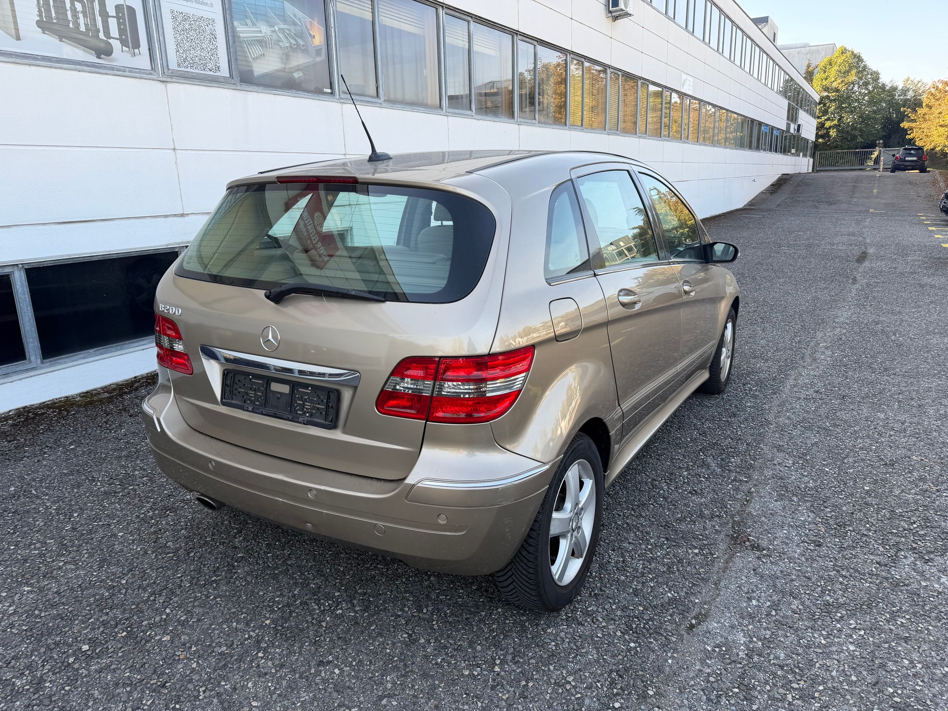 MERCEDES-BENZ B 200-image-4
