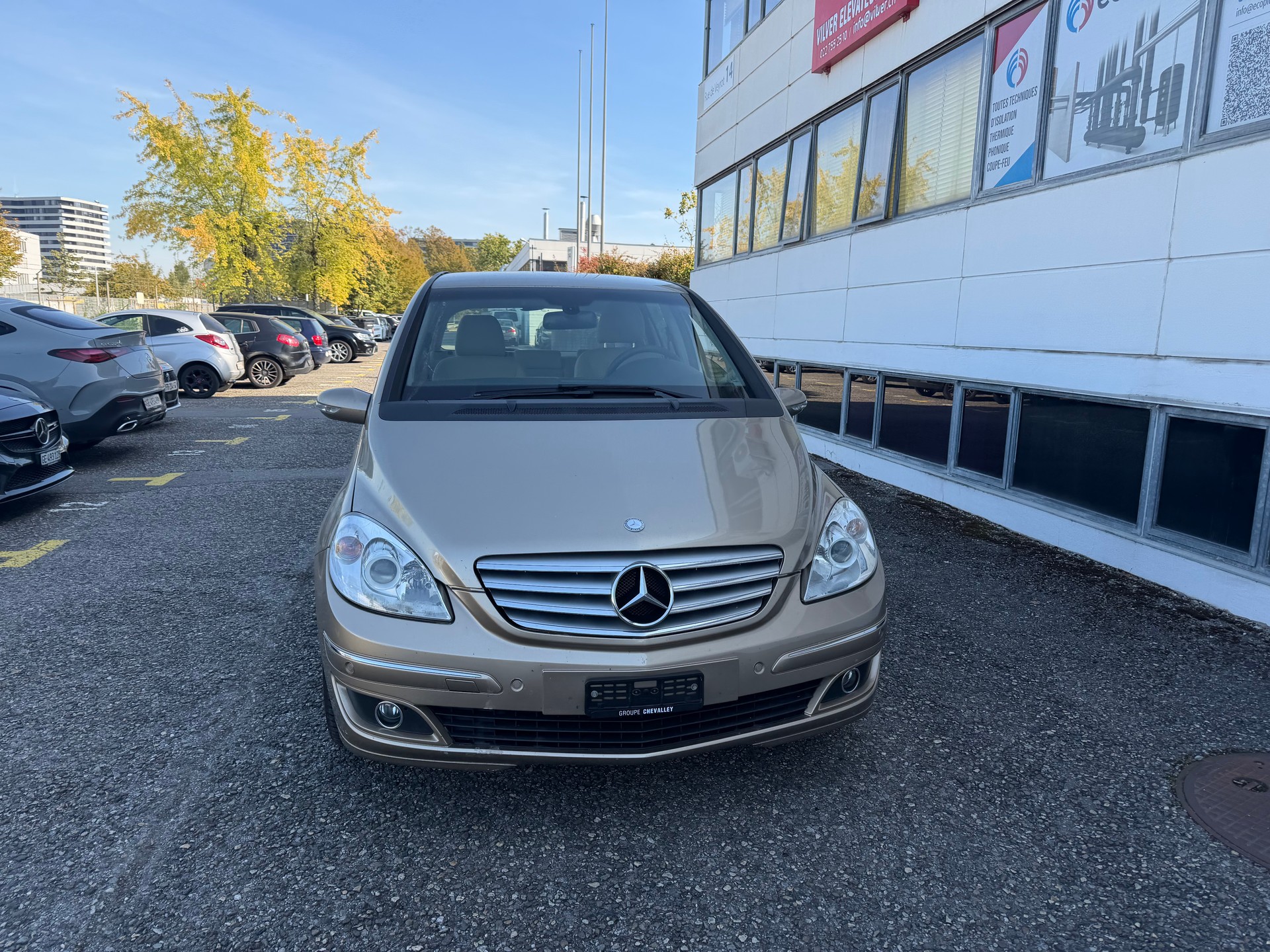 MERCEDES-BENZ B 200-image-1
