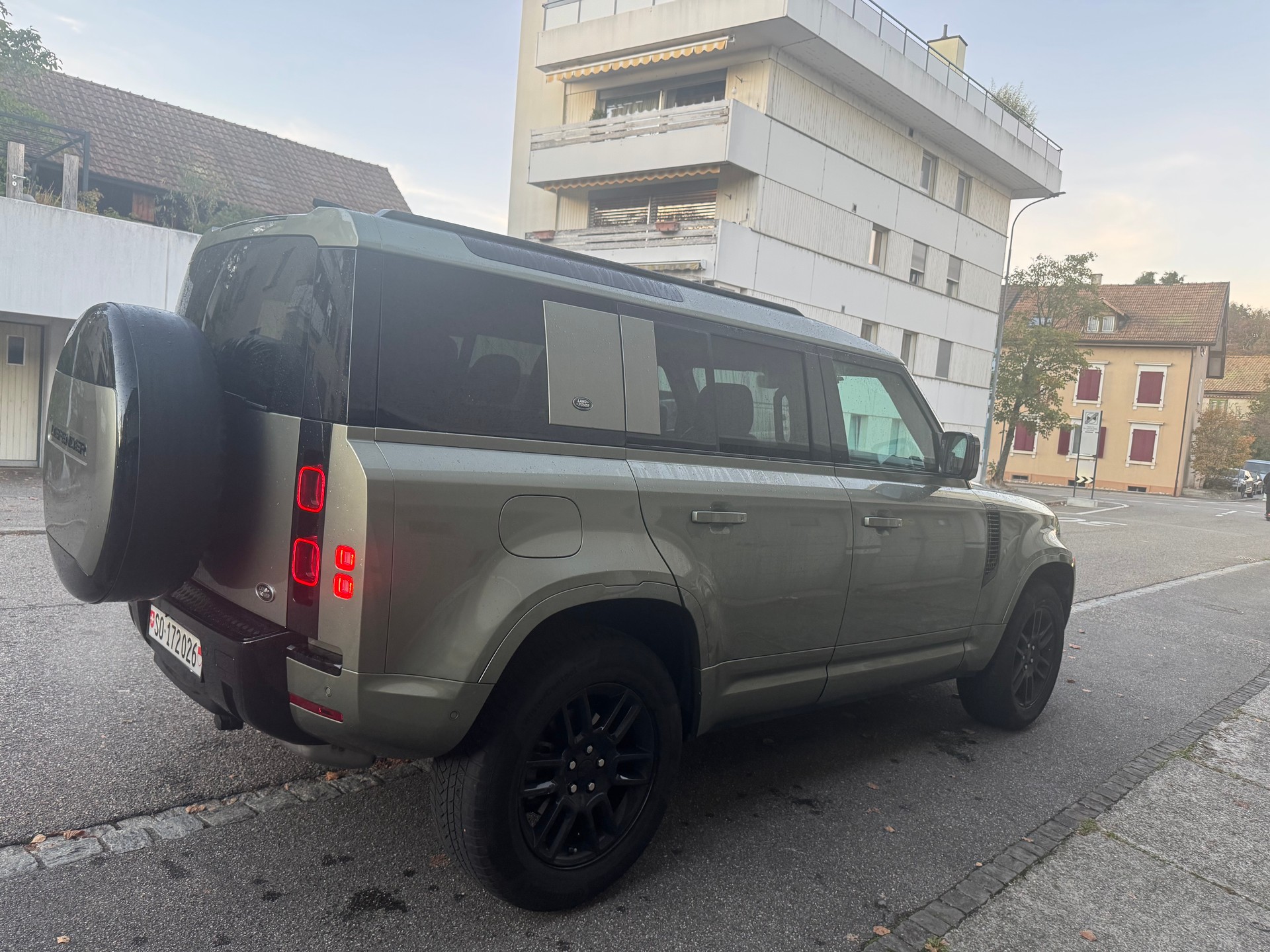 LAND ROVER Defender 110 D240 SD4 S AT8-image-10